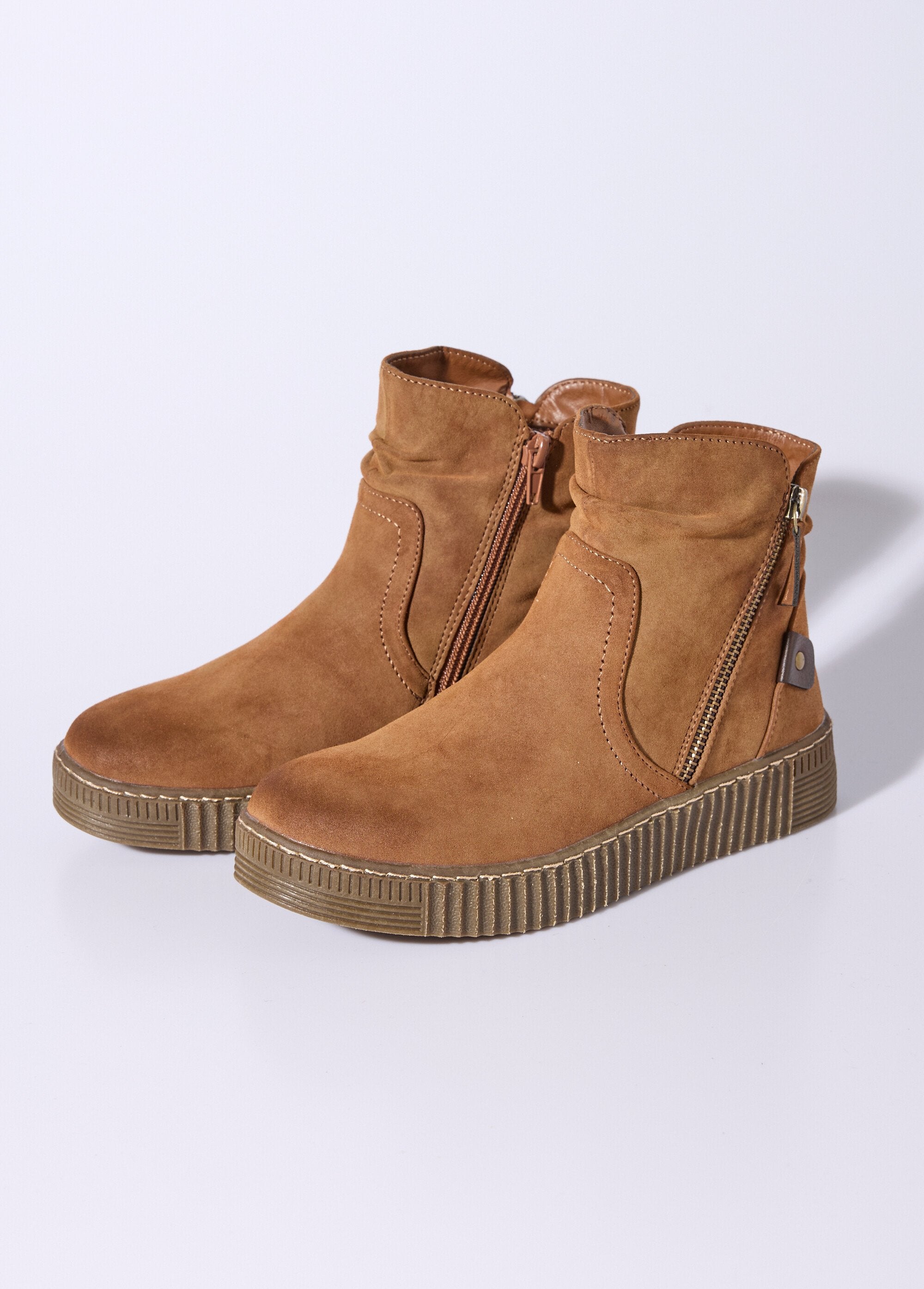 Suede_boots_with_wedge_sole_camel_DE1_slim