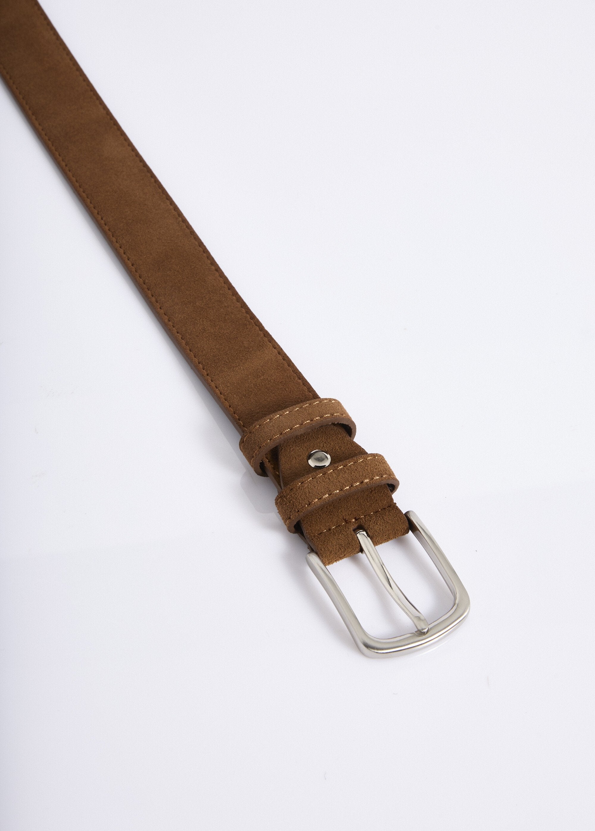 Suede_belt_with_metal_buckle_Cognac_DE1_slim