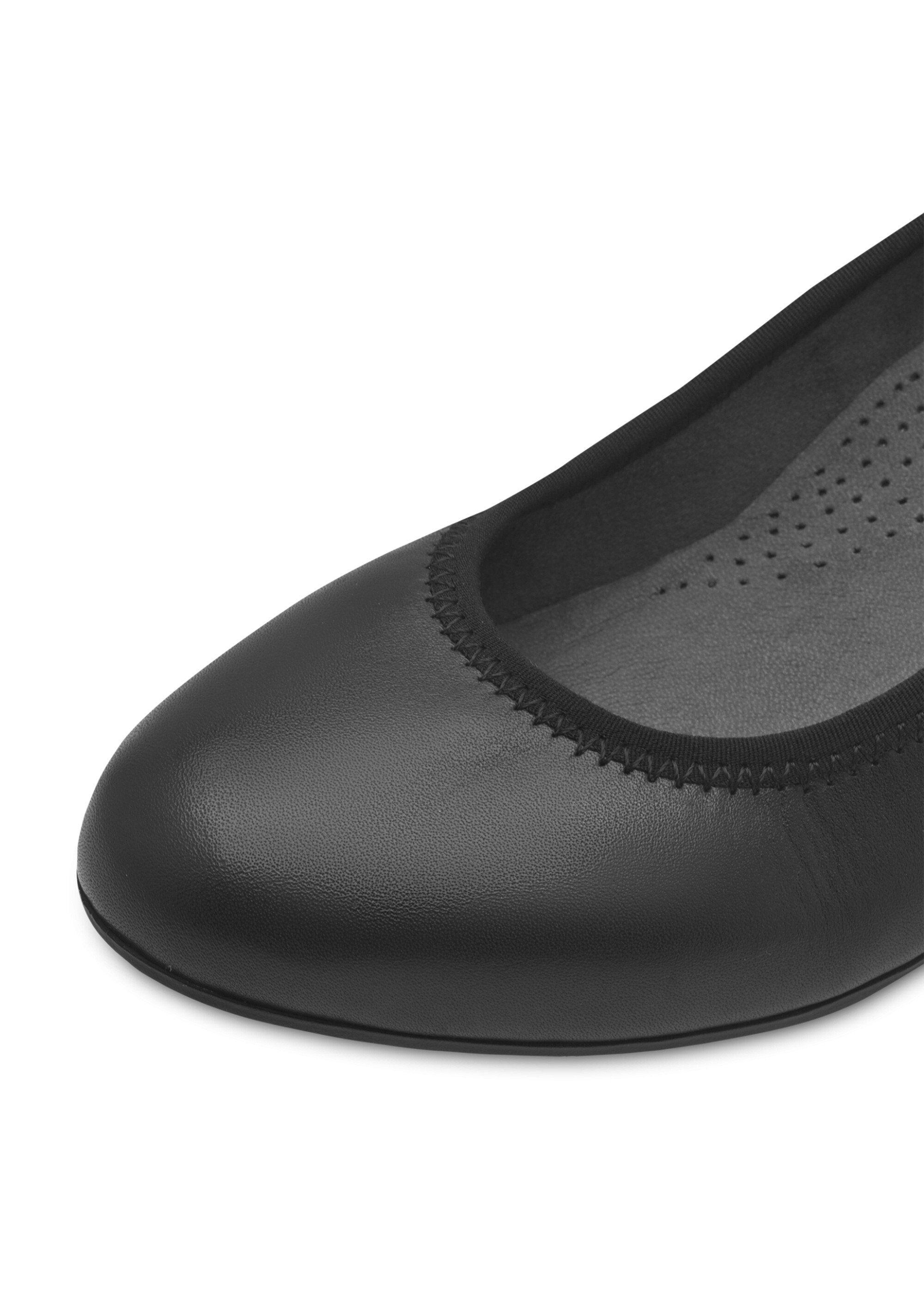 Round_toe_leather_pumps_with_elasticated_edges_Black_DE1_slim