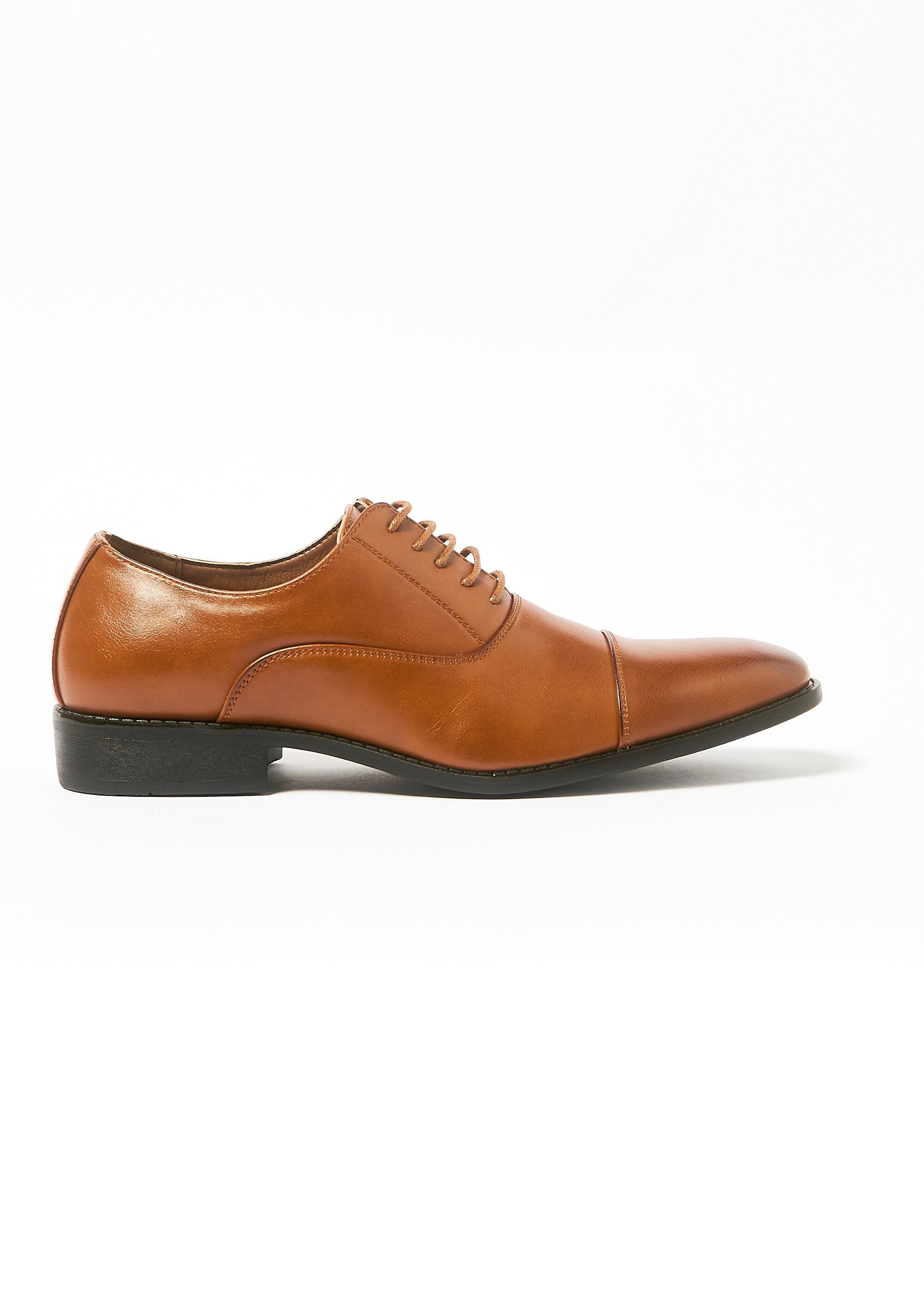 Oxford_shoes_with_straight_toe_cap,_imitation_leather_Brown_DR1_slim