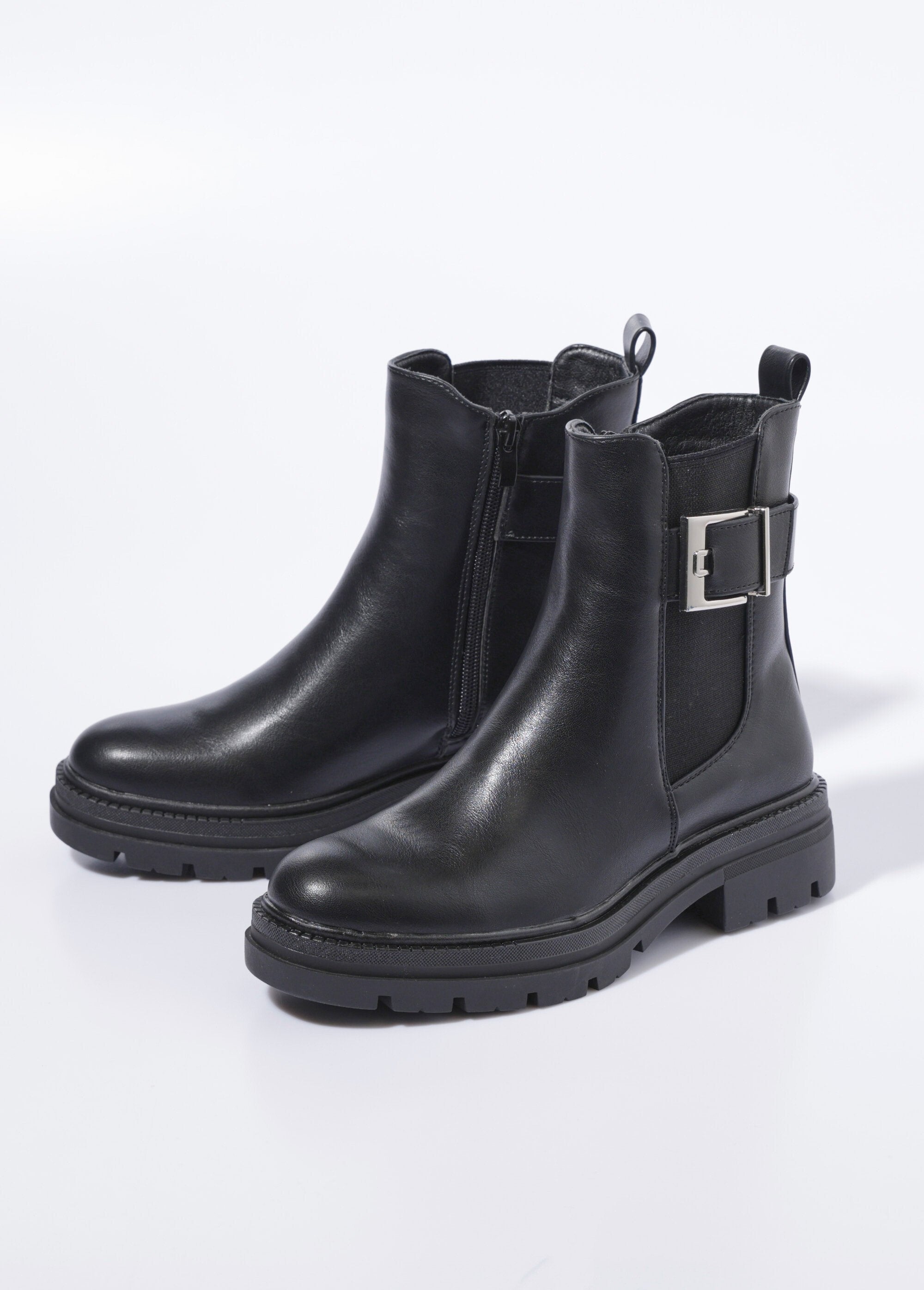 Chelsea_boots_with_lugged_sole_and_buckle_Black_DE1_slim