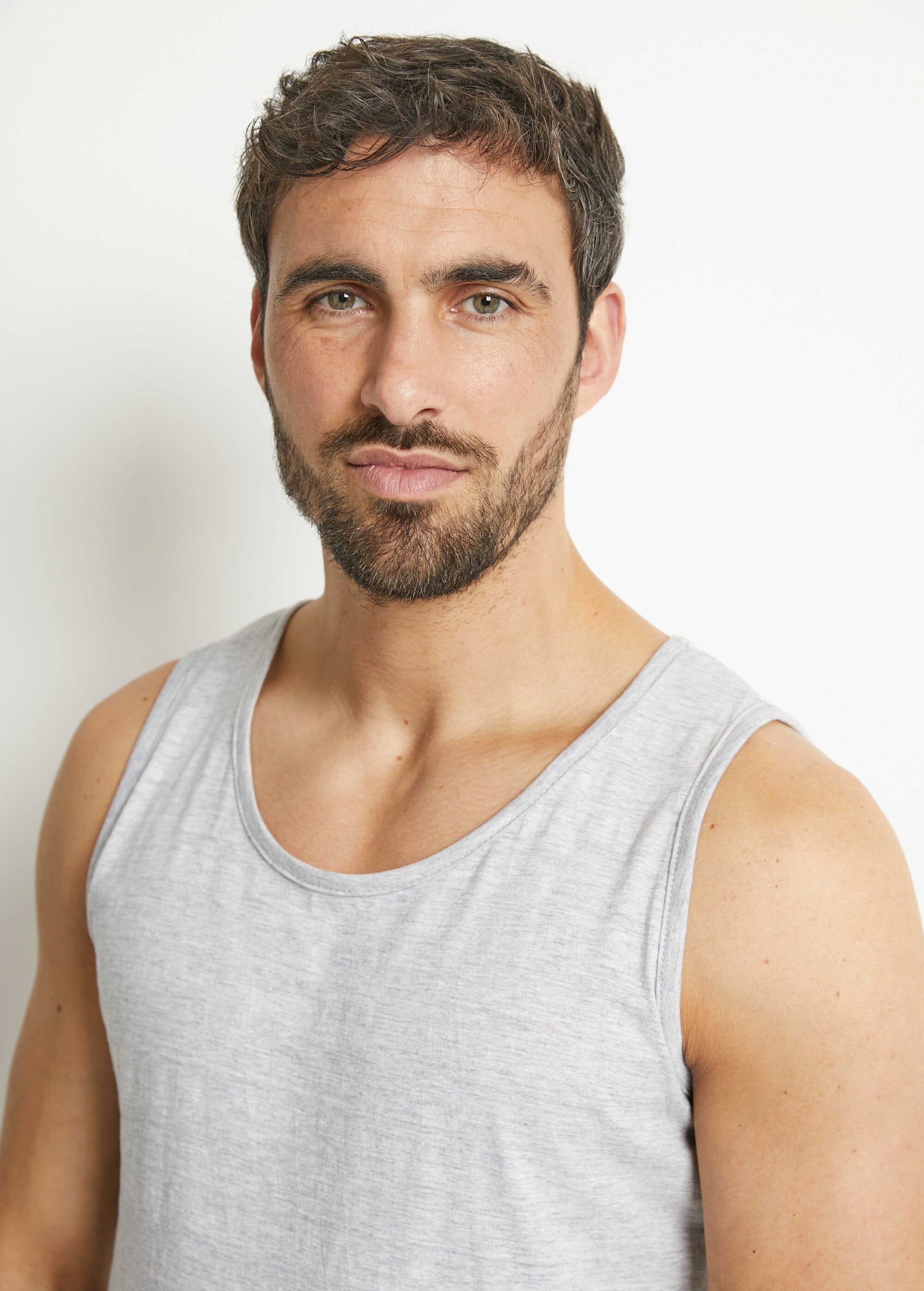 Sleeveless_round_neck_tank_top_Gray_DE1_slim