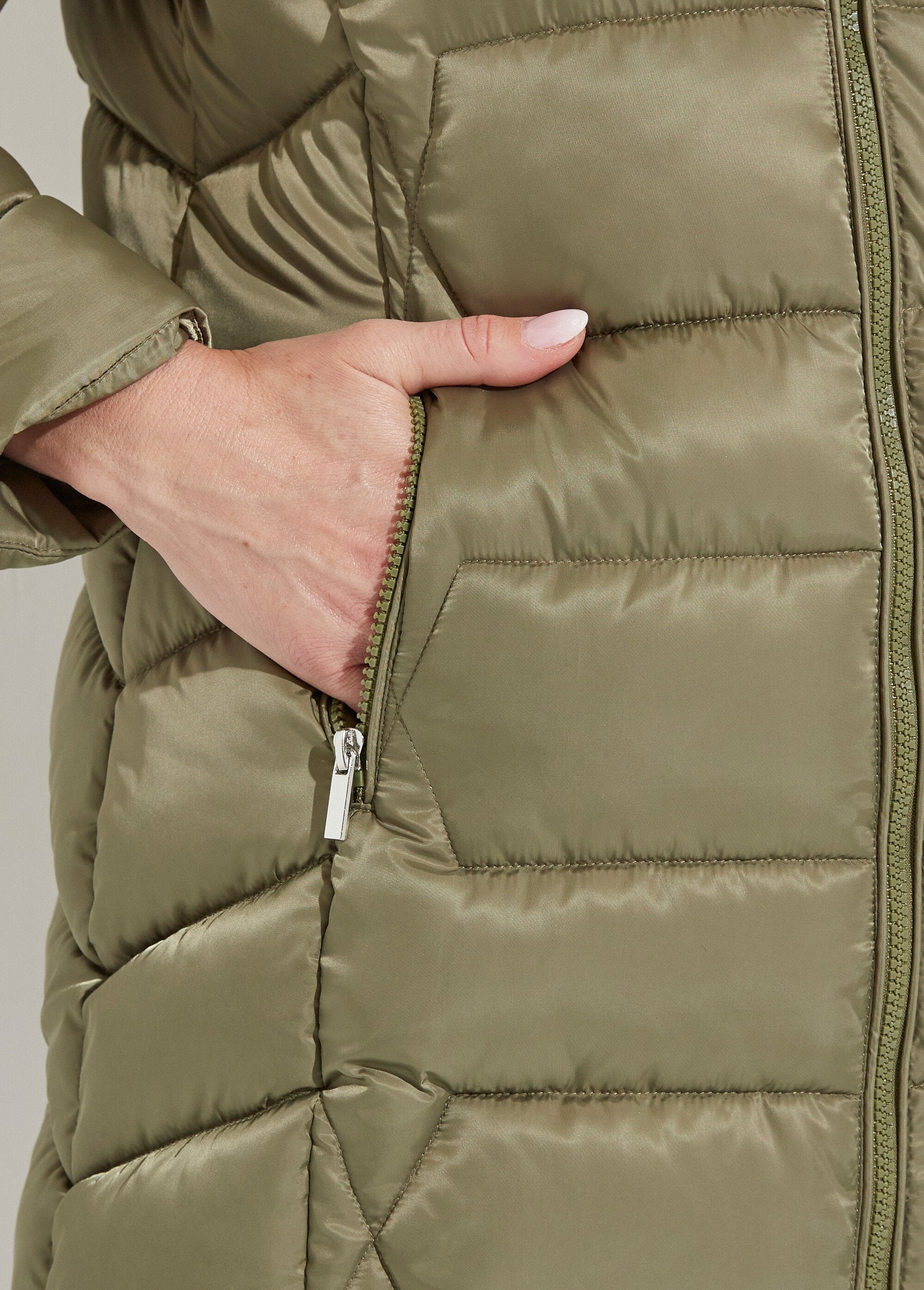 Long_quilted_hooded_down_jacket_Khaki_DE2_slim
