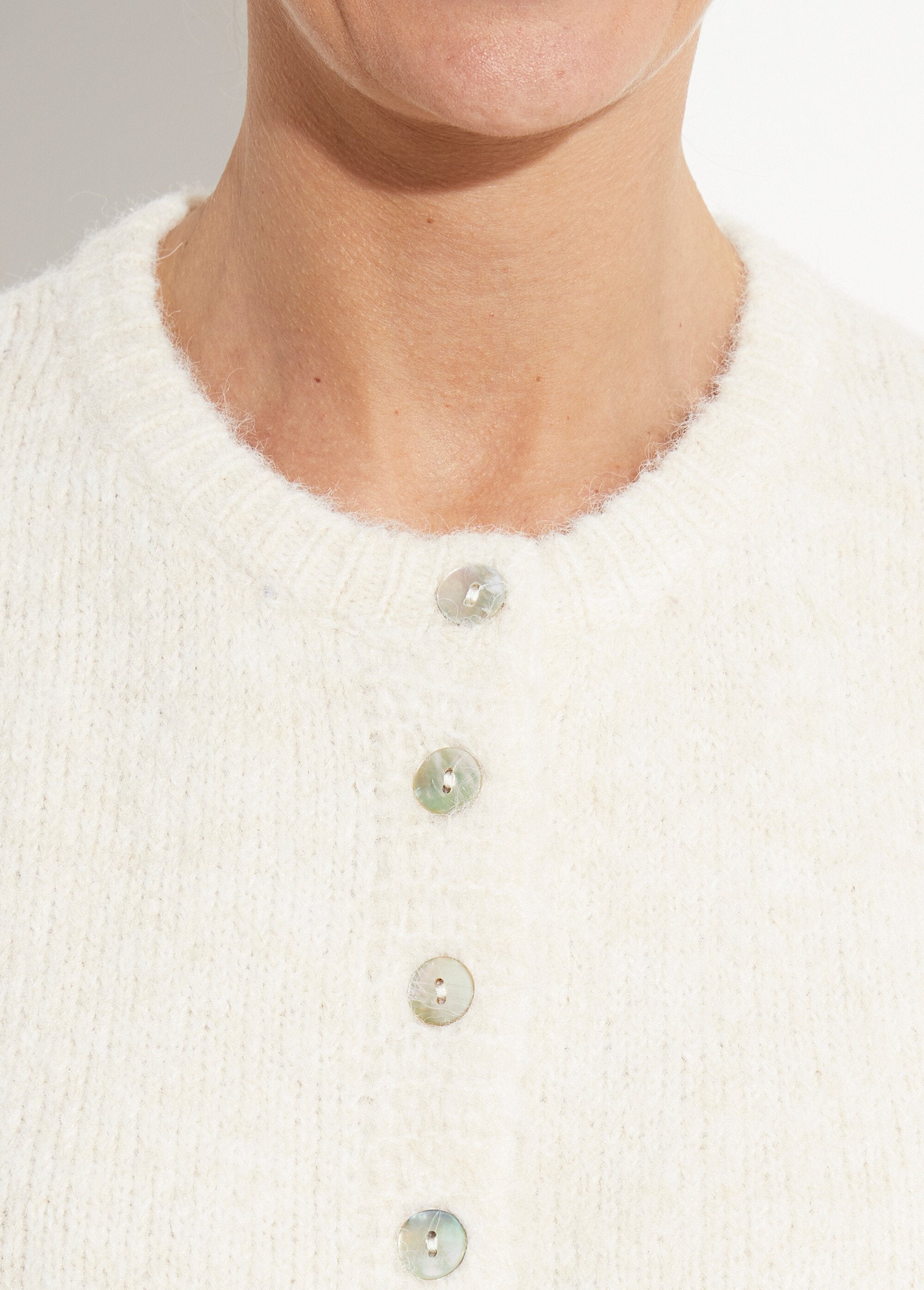 Short-sleeved_cardigan_with_wool_Ecru_DE1_slim