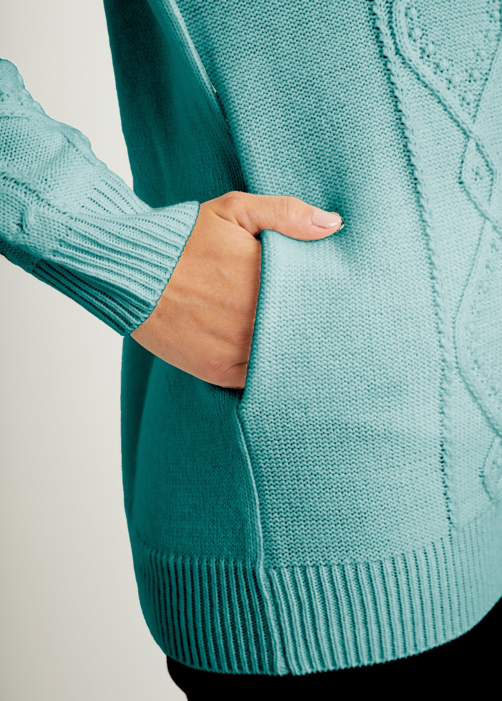 Warm_zipped_cardigan_with_cable_high_collar_Green_DE3_slim