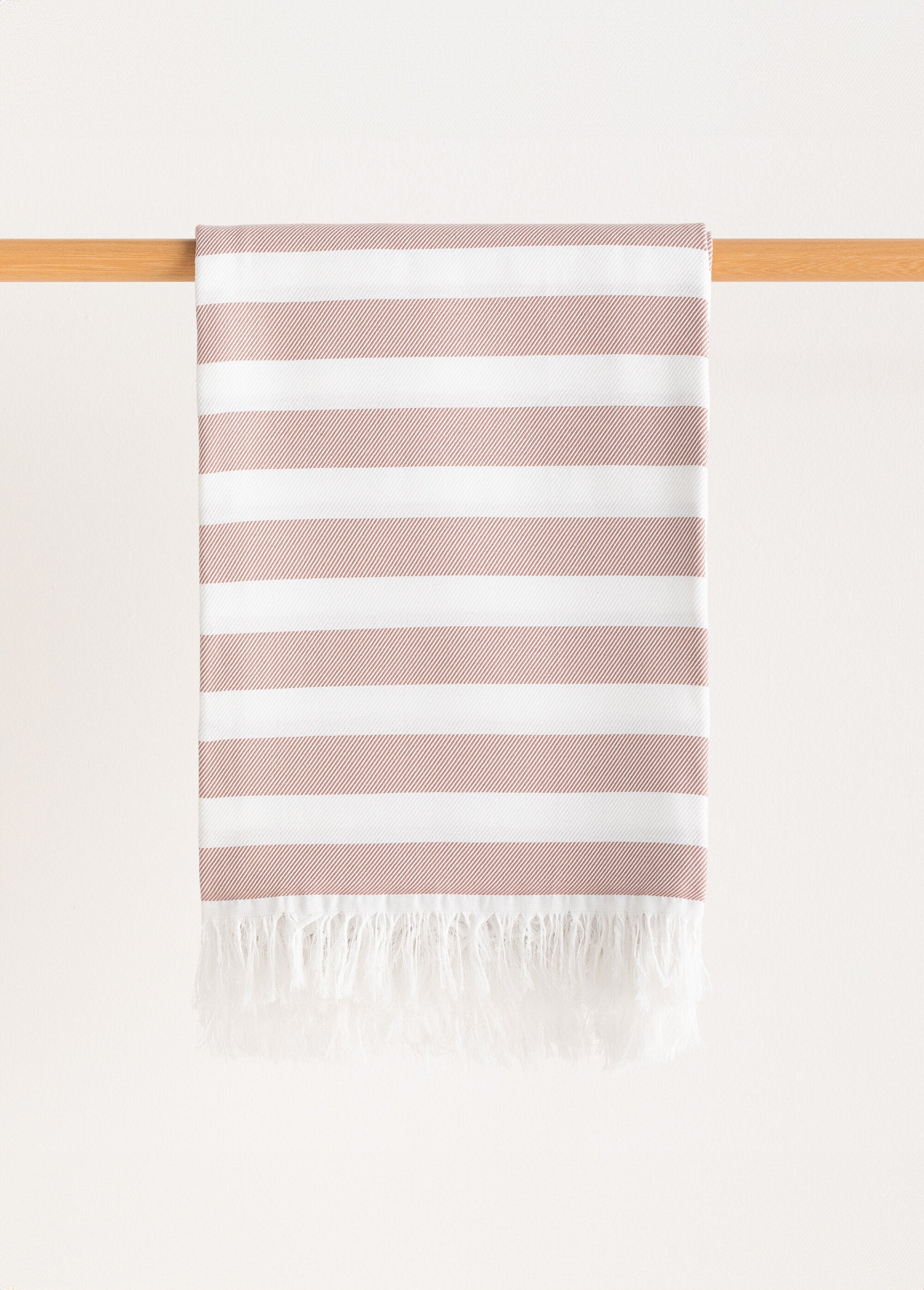 Large_striped_cotton_beach_towel_Brown_stripe_DE2_slim
