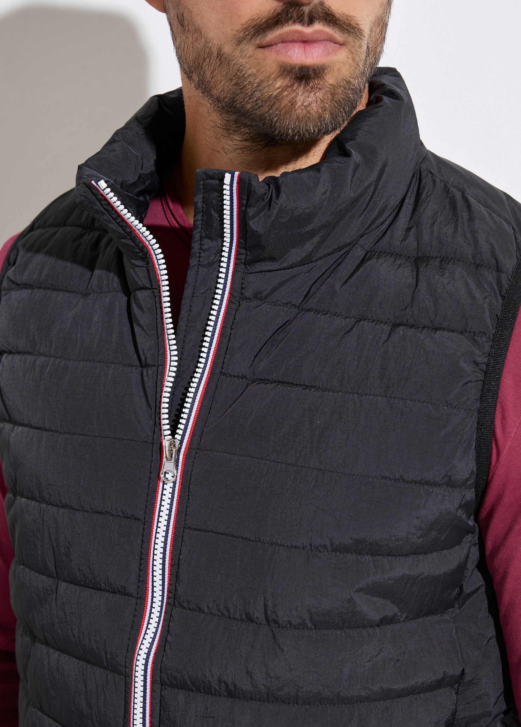 Sleeveless_quilted_down_jacket_Black_DE2_slim