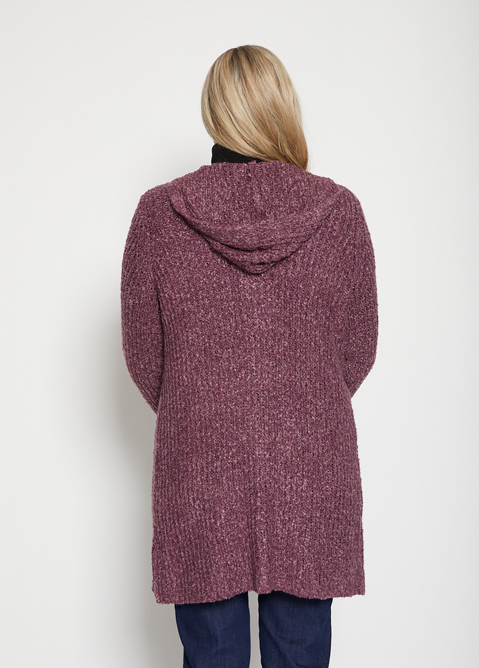Long_hooded_vest_Plum_DO1_curvy