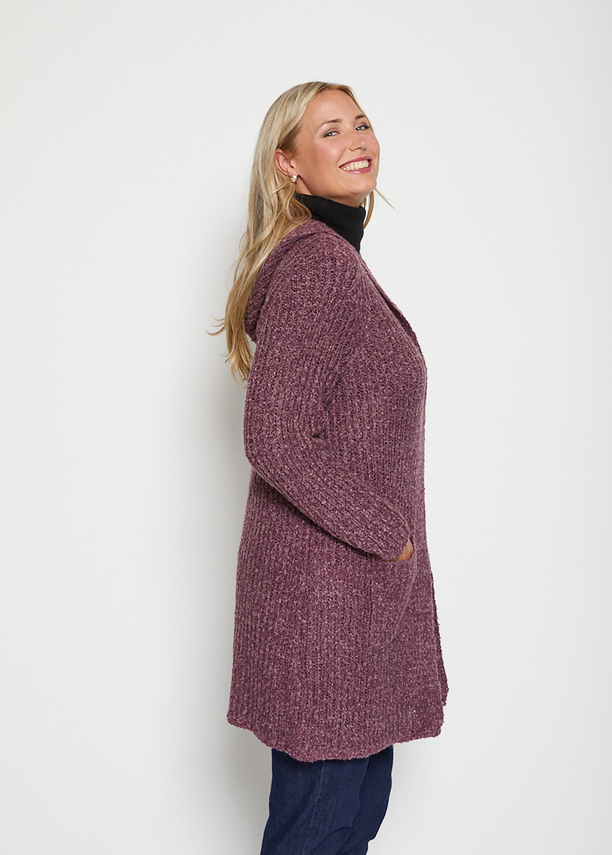 Long_hooded_vest_Plum_DR1_curvy