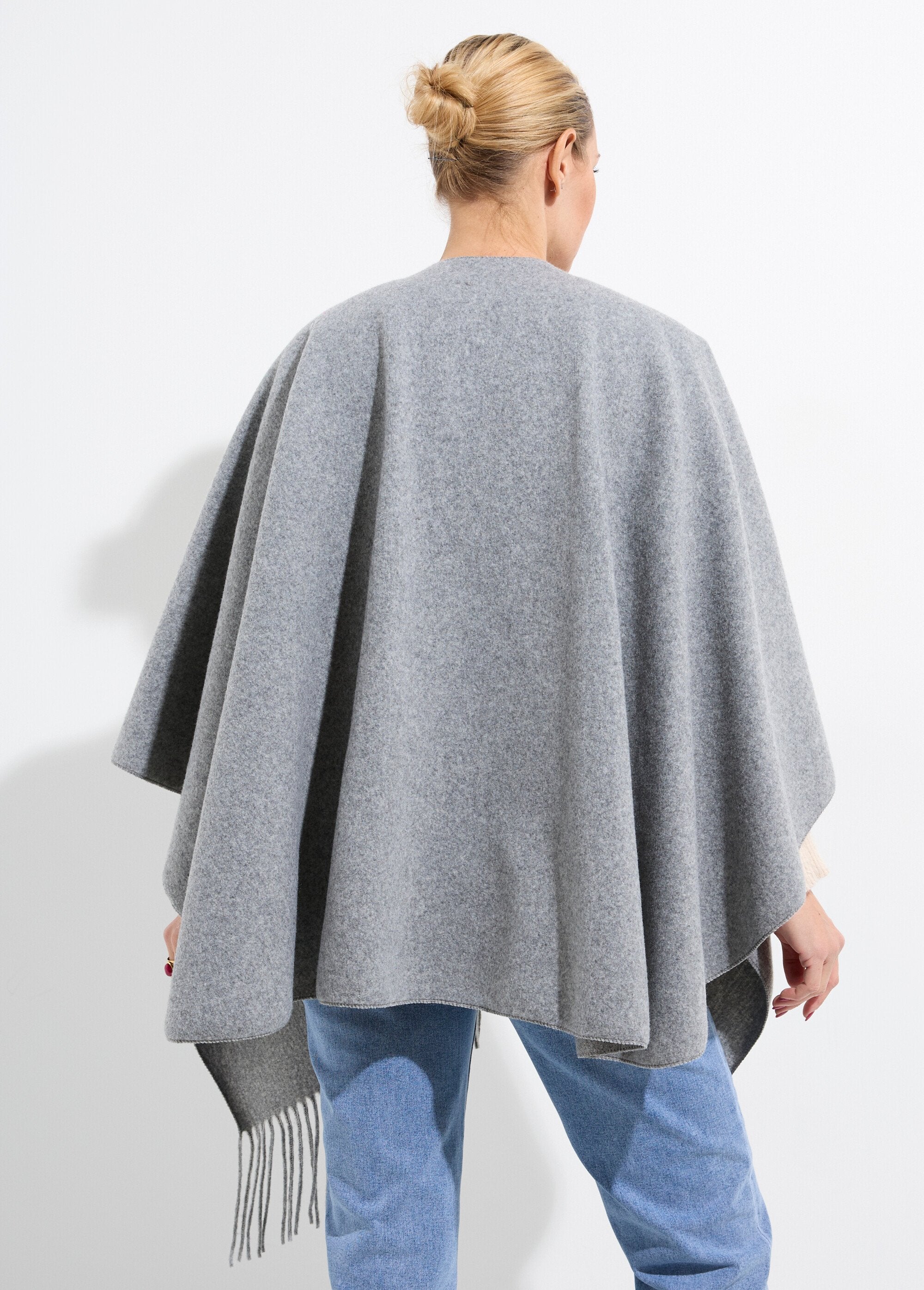 Wool-look_fringed_cape_coat_Gray_DO1_slim