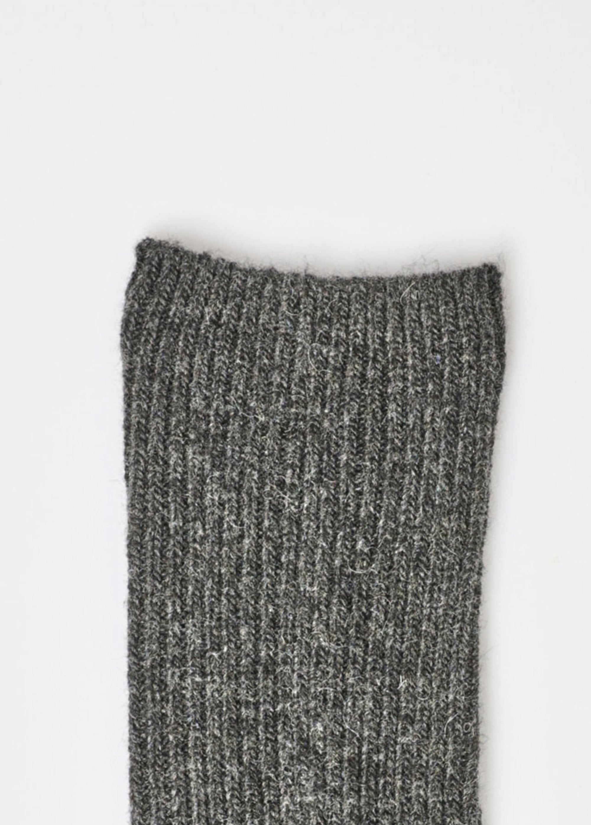Pair_of_fine_ribbed_wool_socks_Dark_gray_DE2_slim