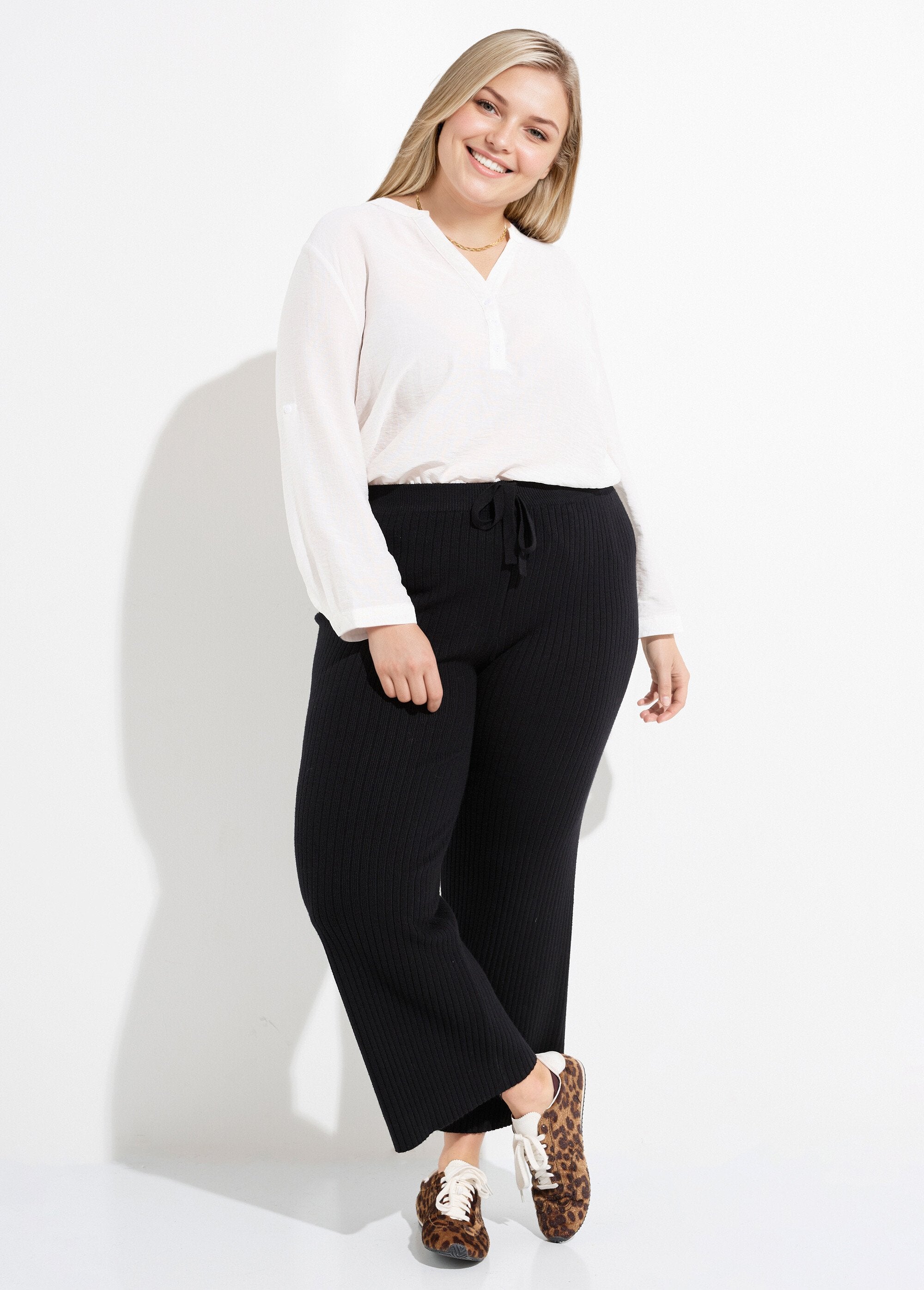 Comfortable_knit_pants,_wide_cut_Black_SF1_curvy