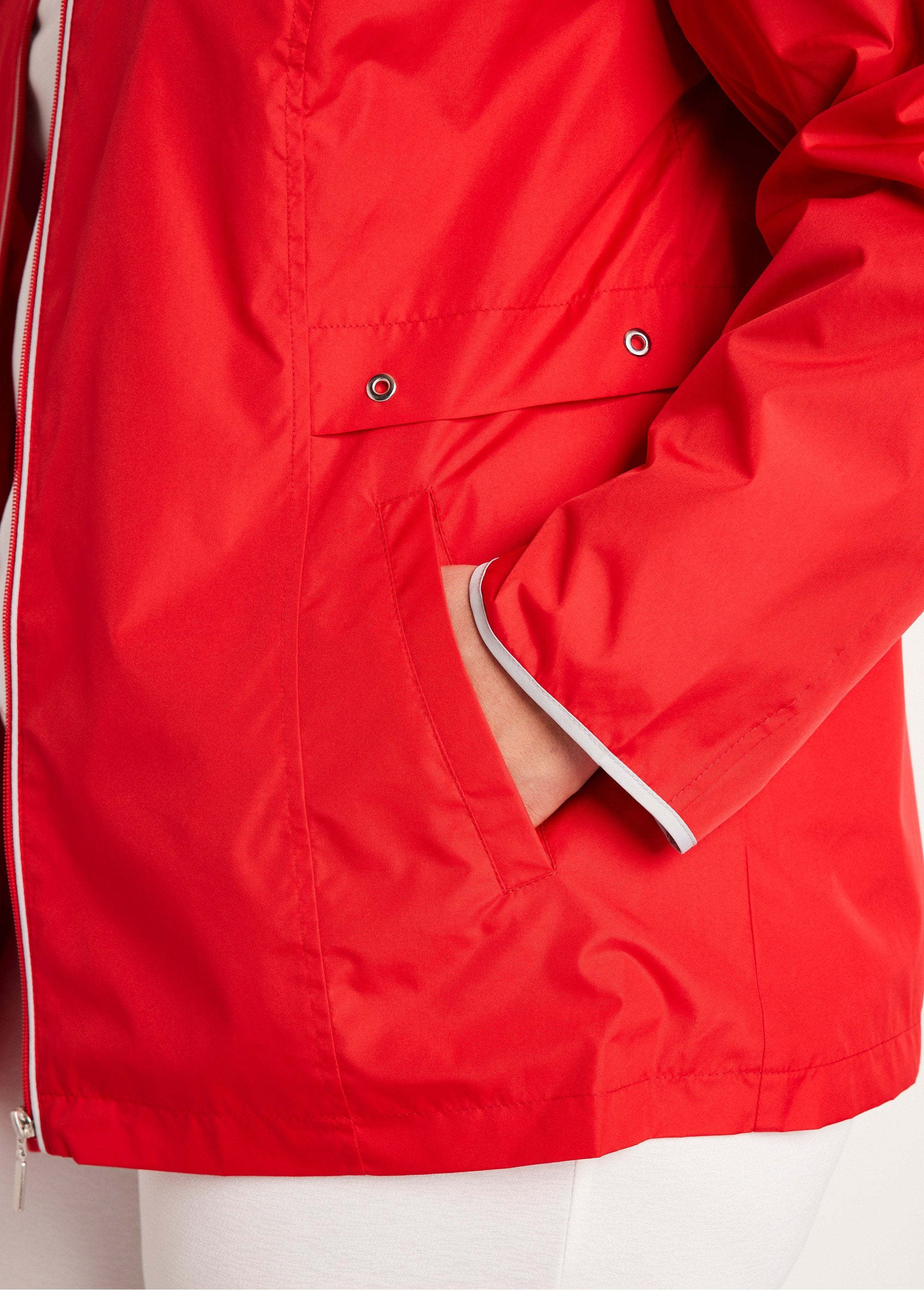 Lightweight_zip-up_short_parka_with_hood_Red_DE2_curvy
