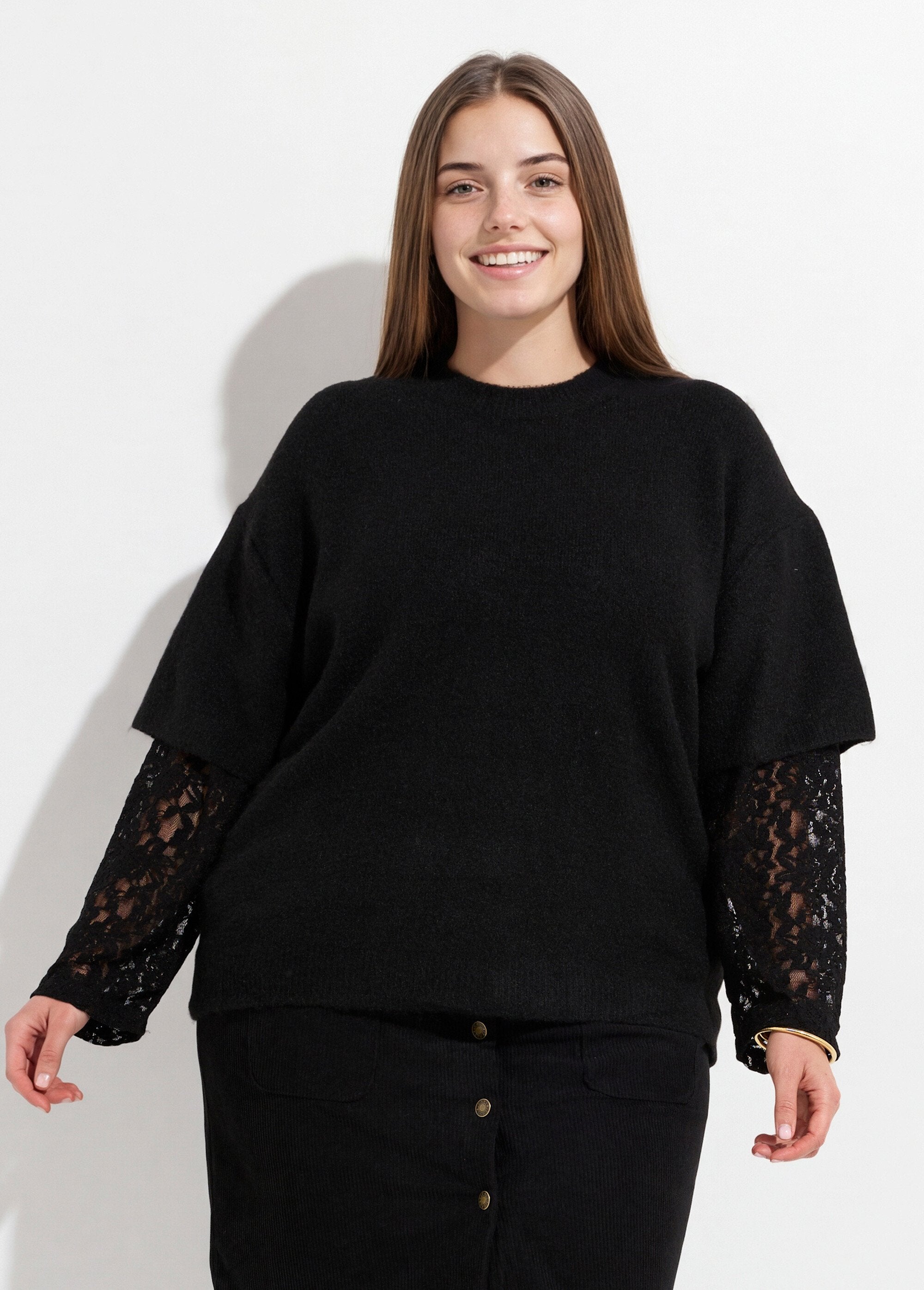 Warm_sweater_with_wool_and_lace_sleeves_Black_FA1_curvy