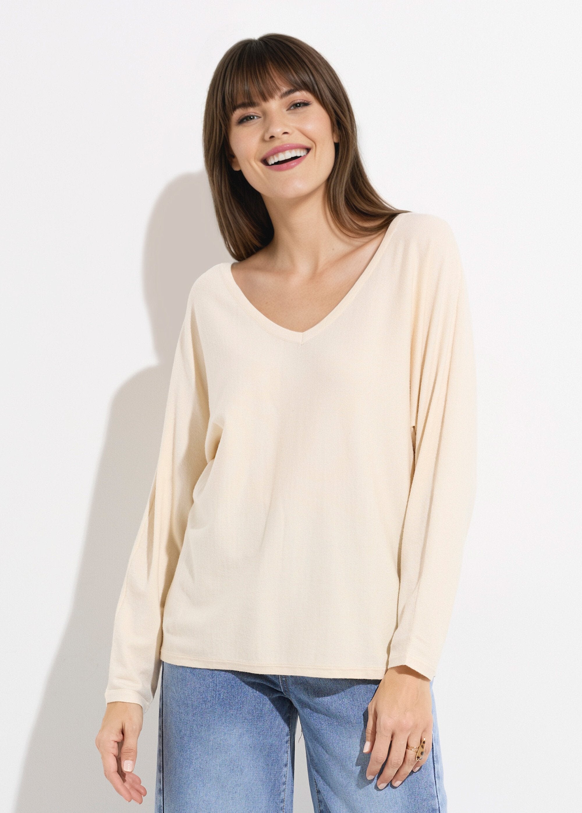 Eco-friendly_fine-knit_V-neck_sweater_Ecru_FA1_slim