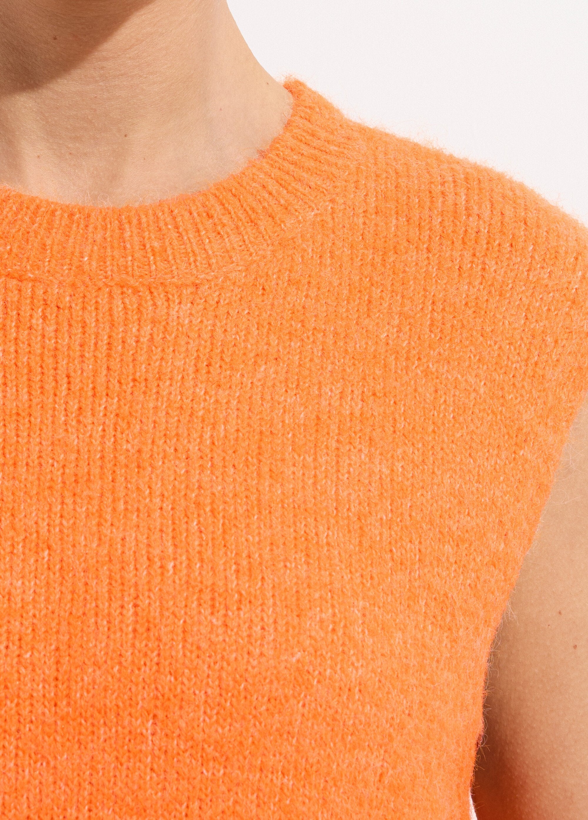 Sleeveless_knit_sweater_with_wool_Bright_orange_DE1_slim