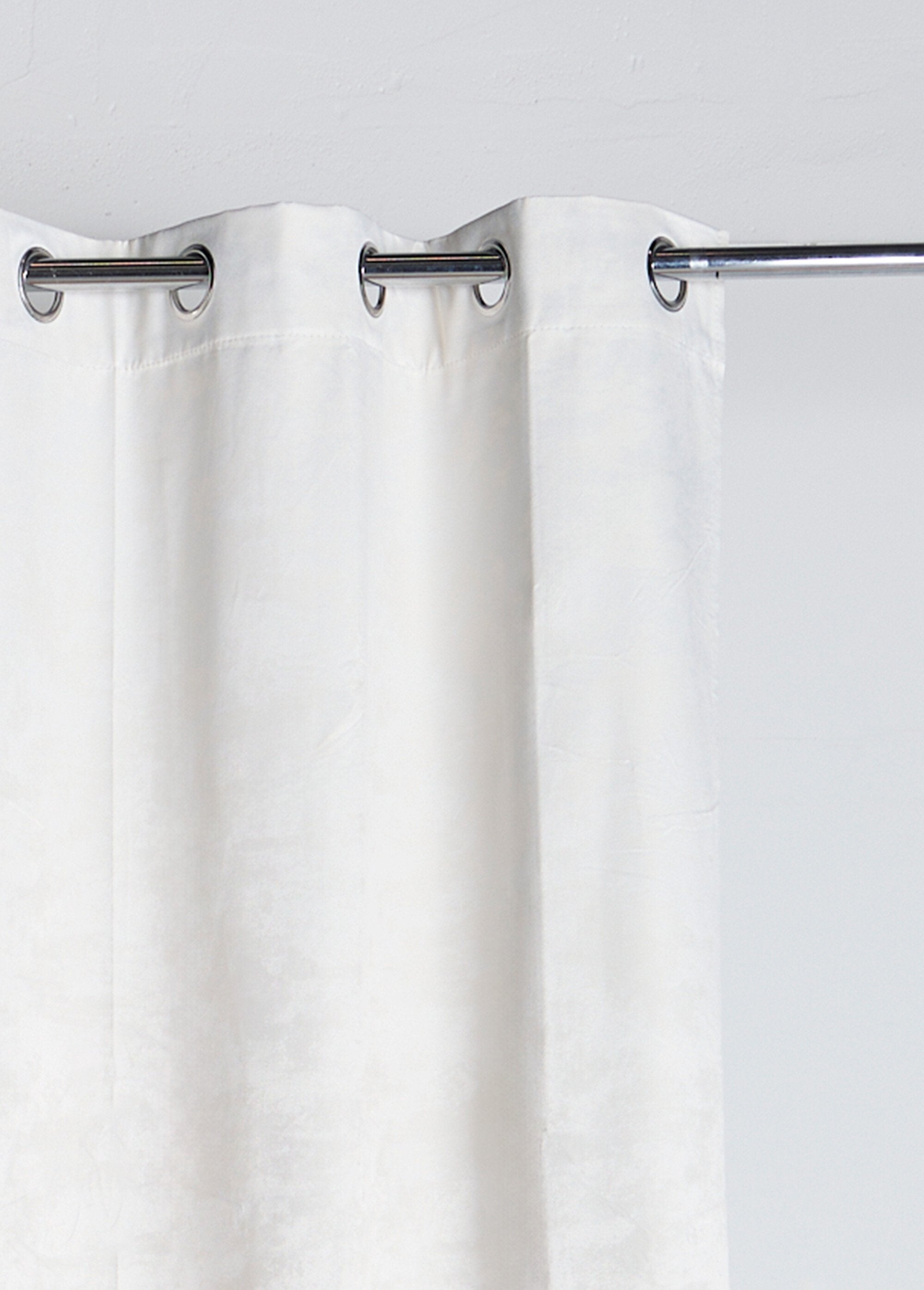 Plain_blackout_curtain,_1_panel,_eyelets_Egg_shell_DE1_slim