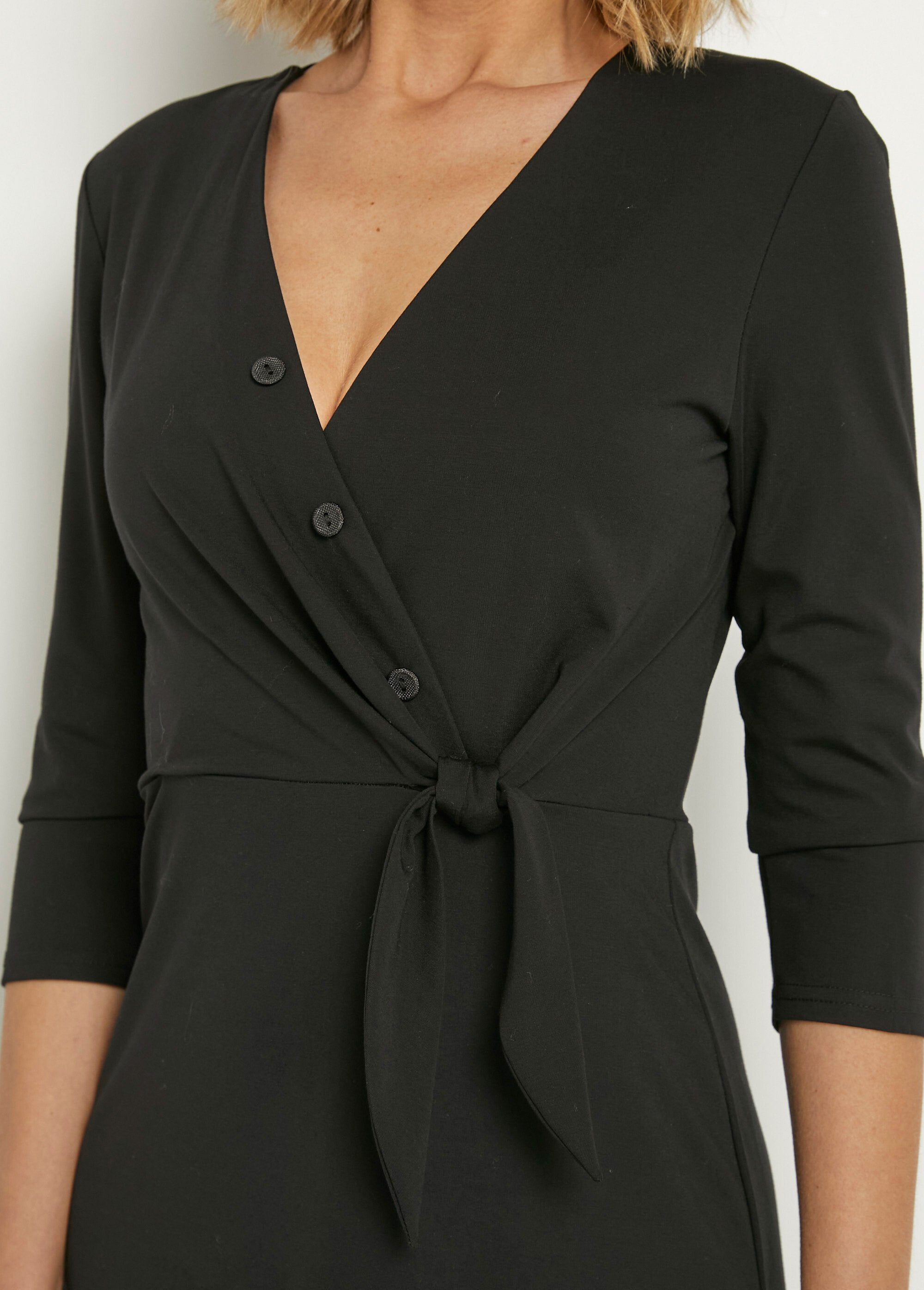 Buttoned_wrap-around_collar_dress_with_3/4_sleeves_Black_DE1_slim