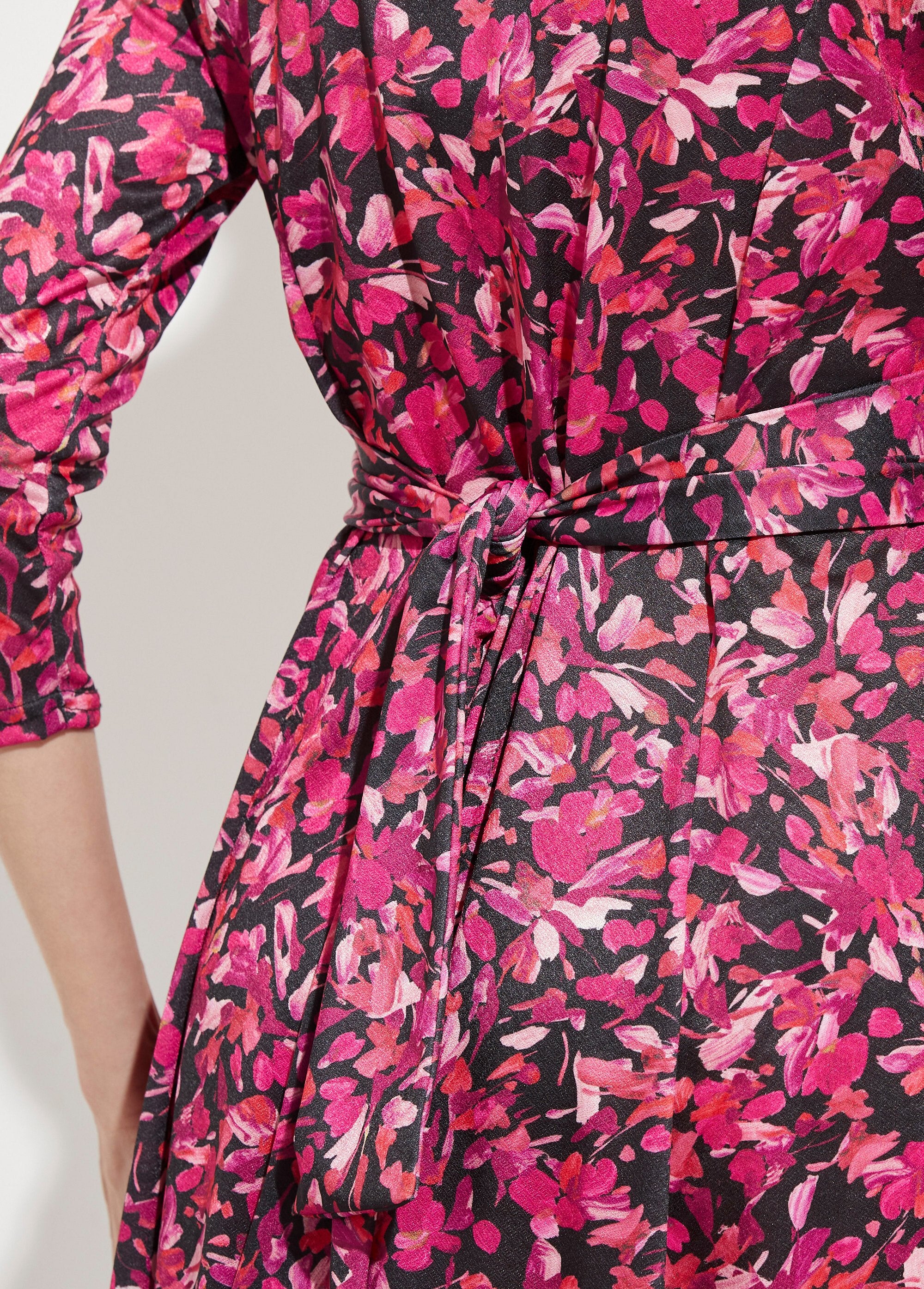Short_wrap_dress_in_floral_knit_Fuchsia_and_black_DE2_slim
