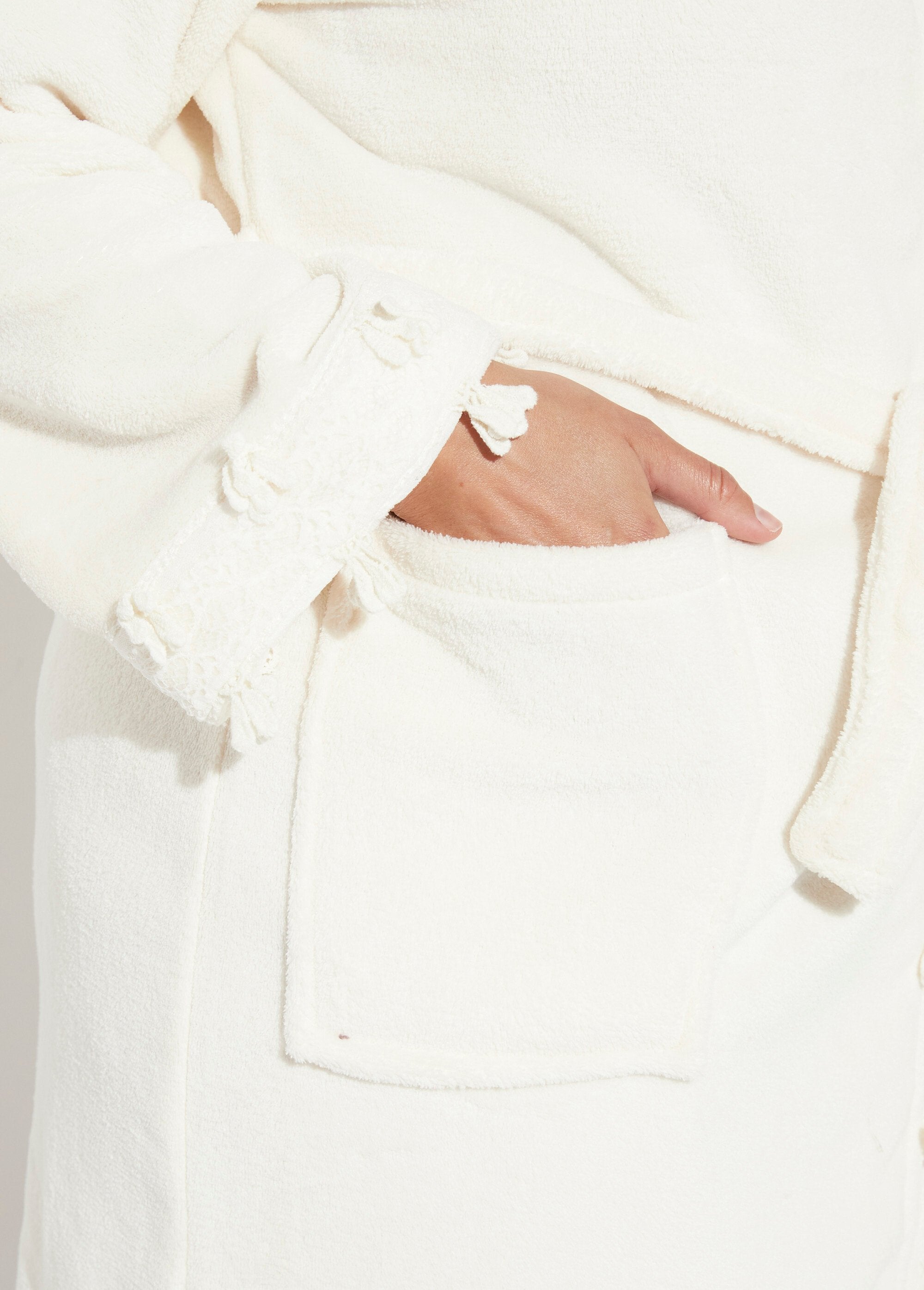 Lace-edged_fleece_dressing_gown_Ecru_DE2_curvy