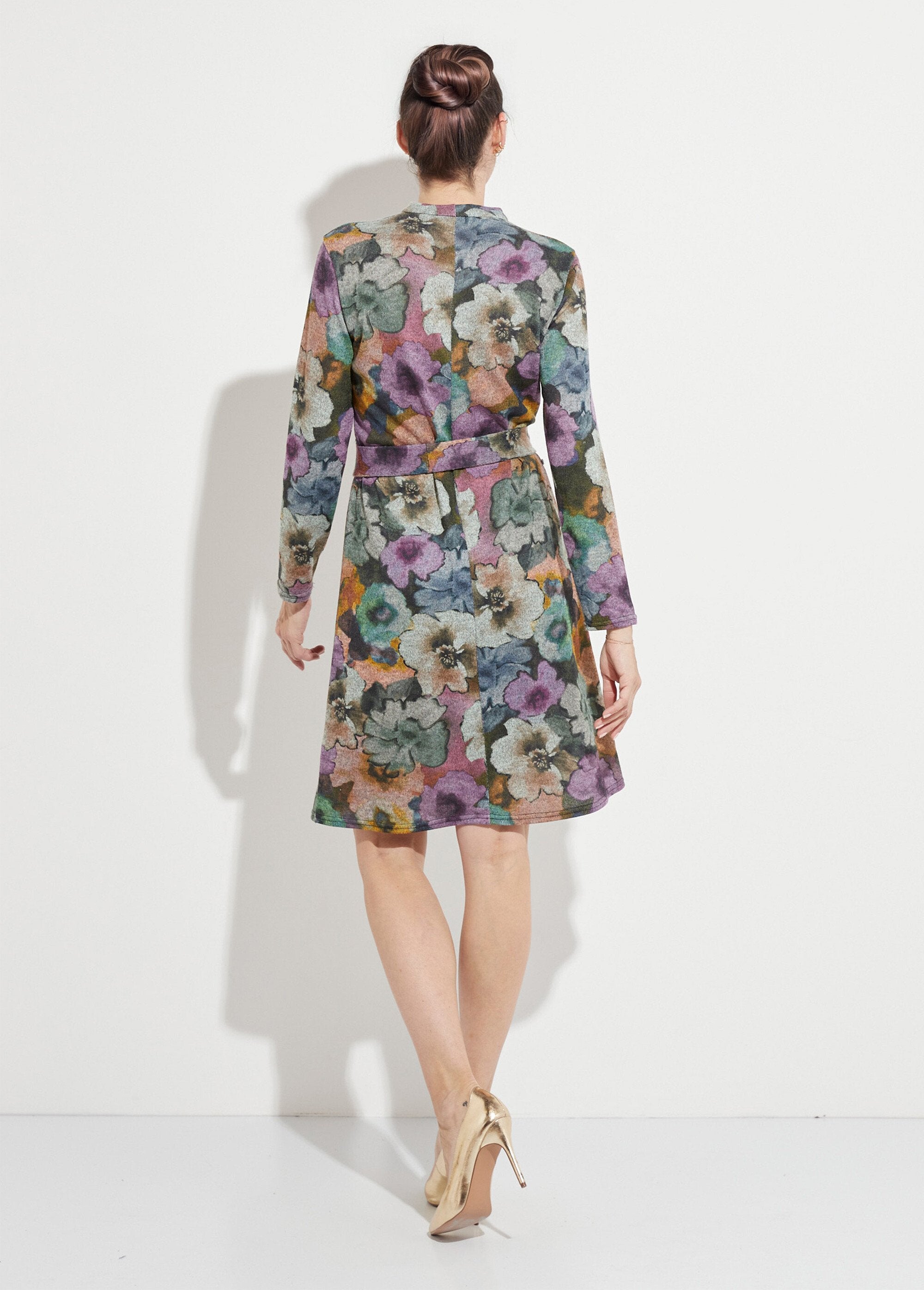 Belted_straight_printed_dress_with_high_neck_warm_knit_Gray_and_parma_DO1_slim