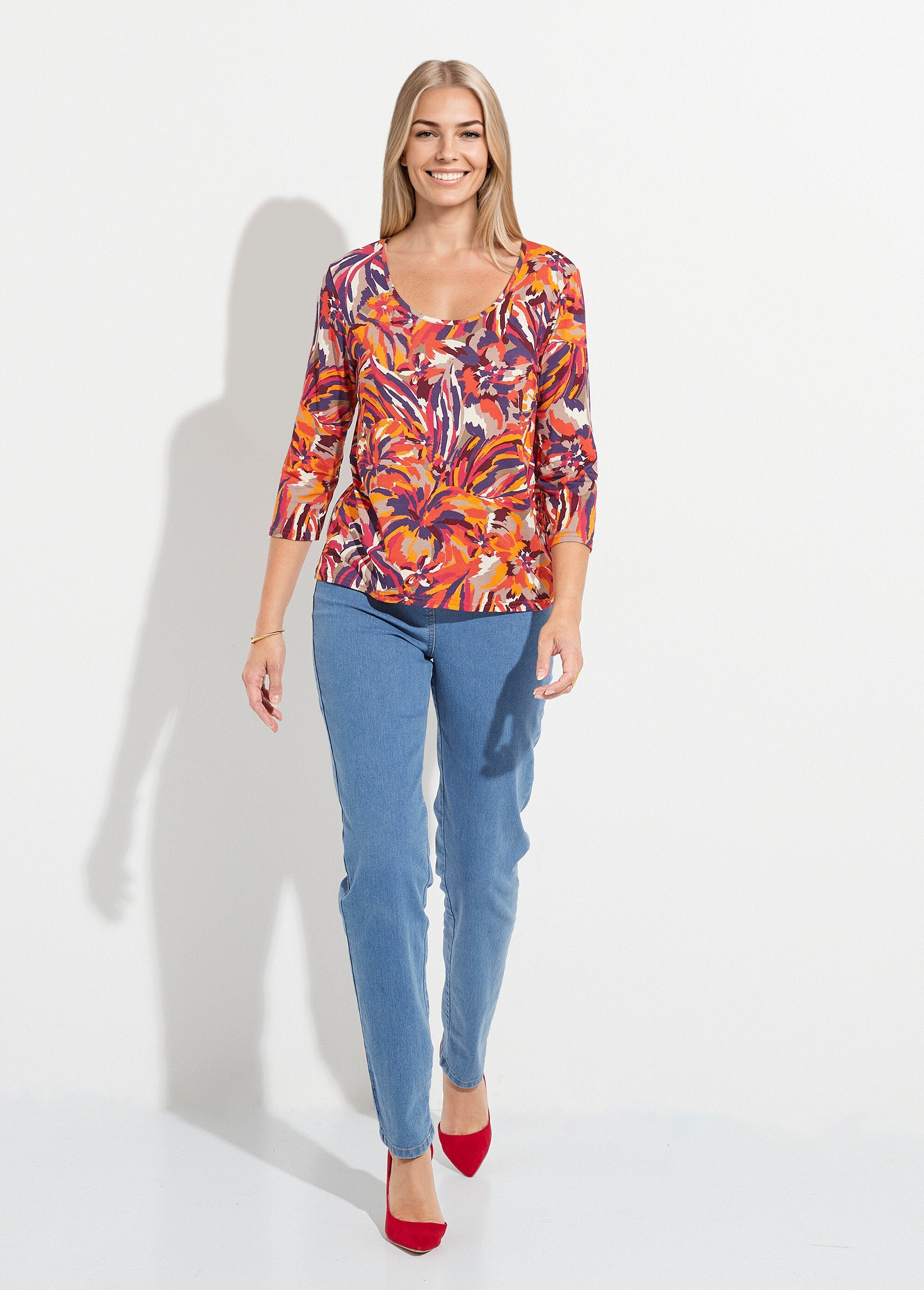 Round_neck_t-shirt_with_3/4_sleeves_Honey_print_SF1_slim