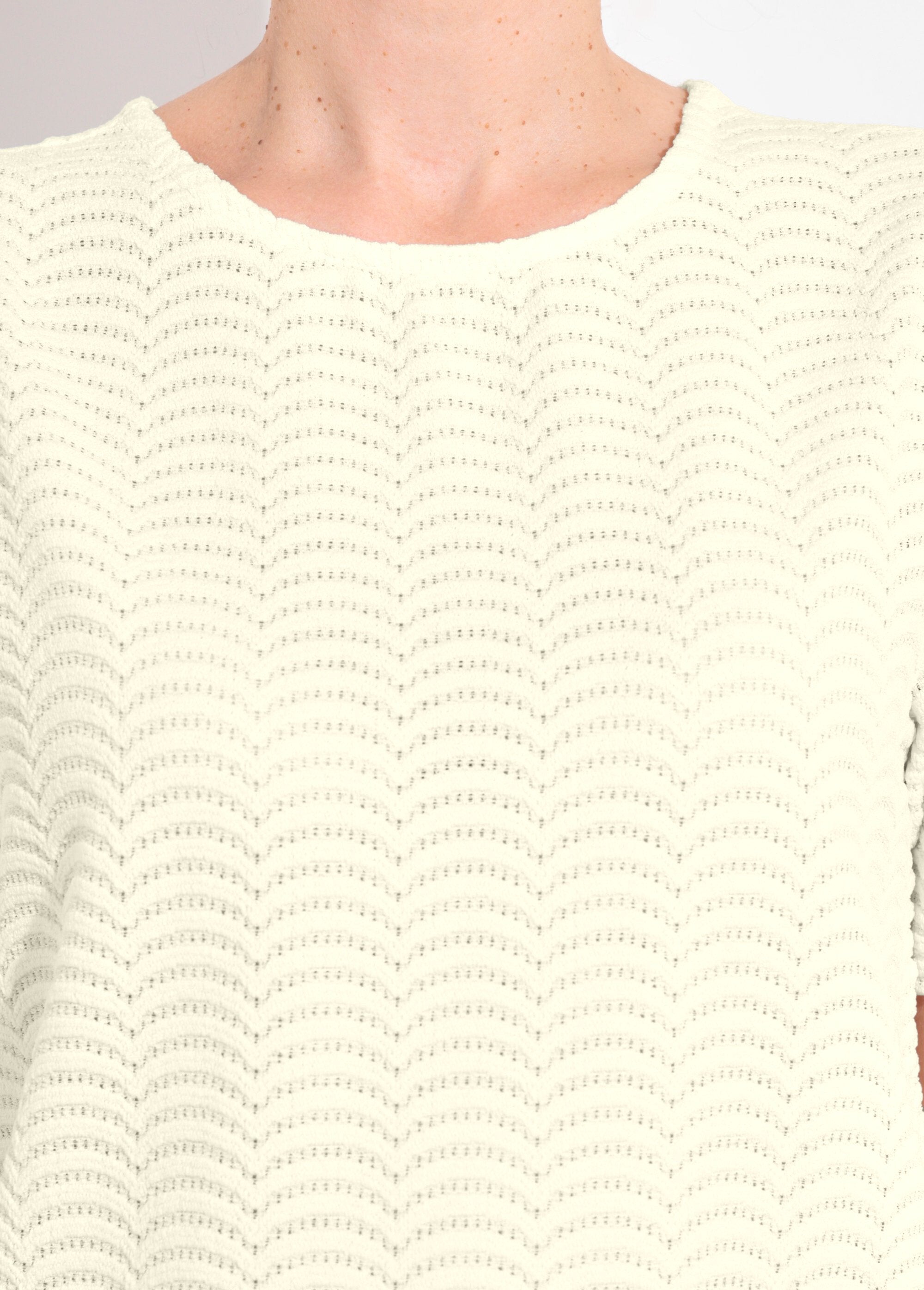 Scale_pattern_embossed_mesh_T-shirt_Beige_DE1_slim