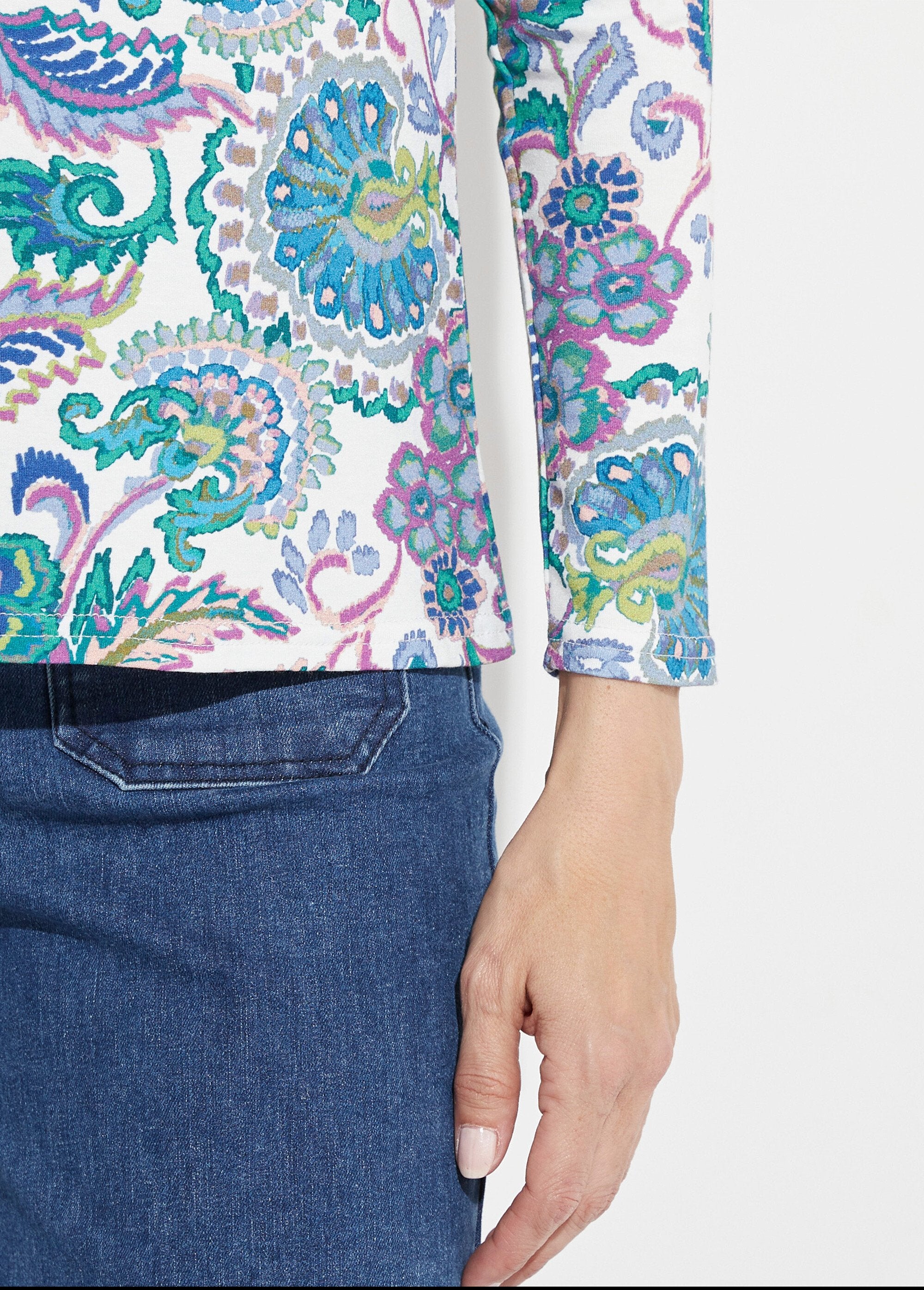 Pastel_print_long-sleeved_t-shirt_Ecru_background_DE2_slim