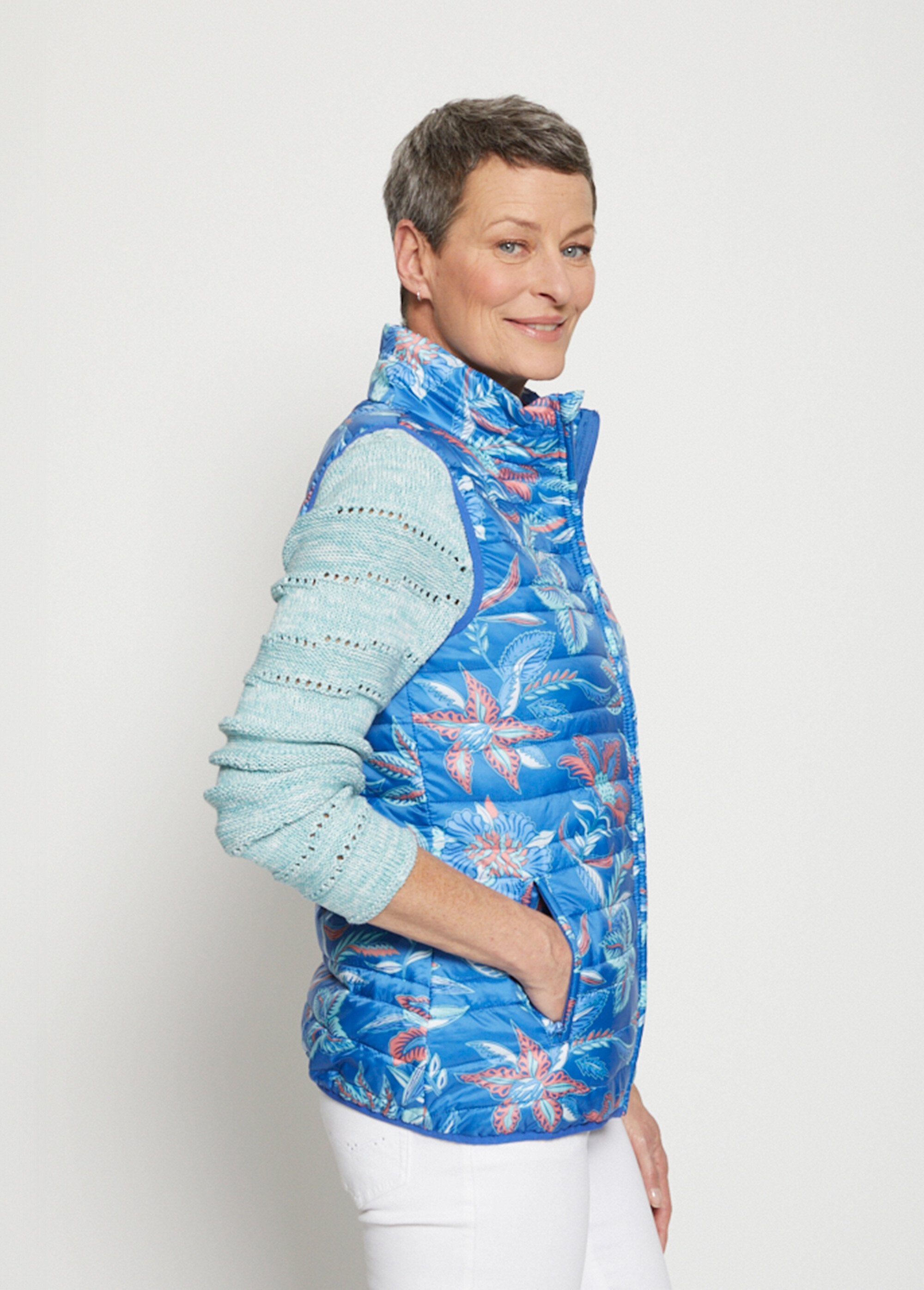 Sleeveless_quilted_jacket_Blue_and_coral_print_DR1_slim