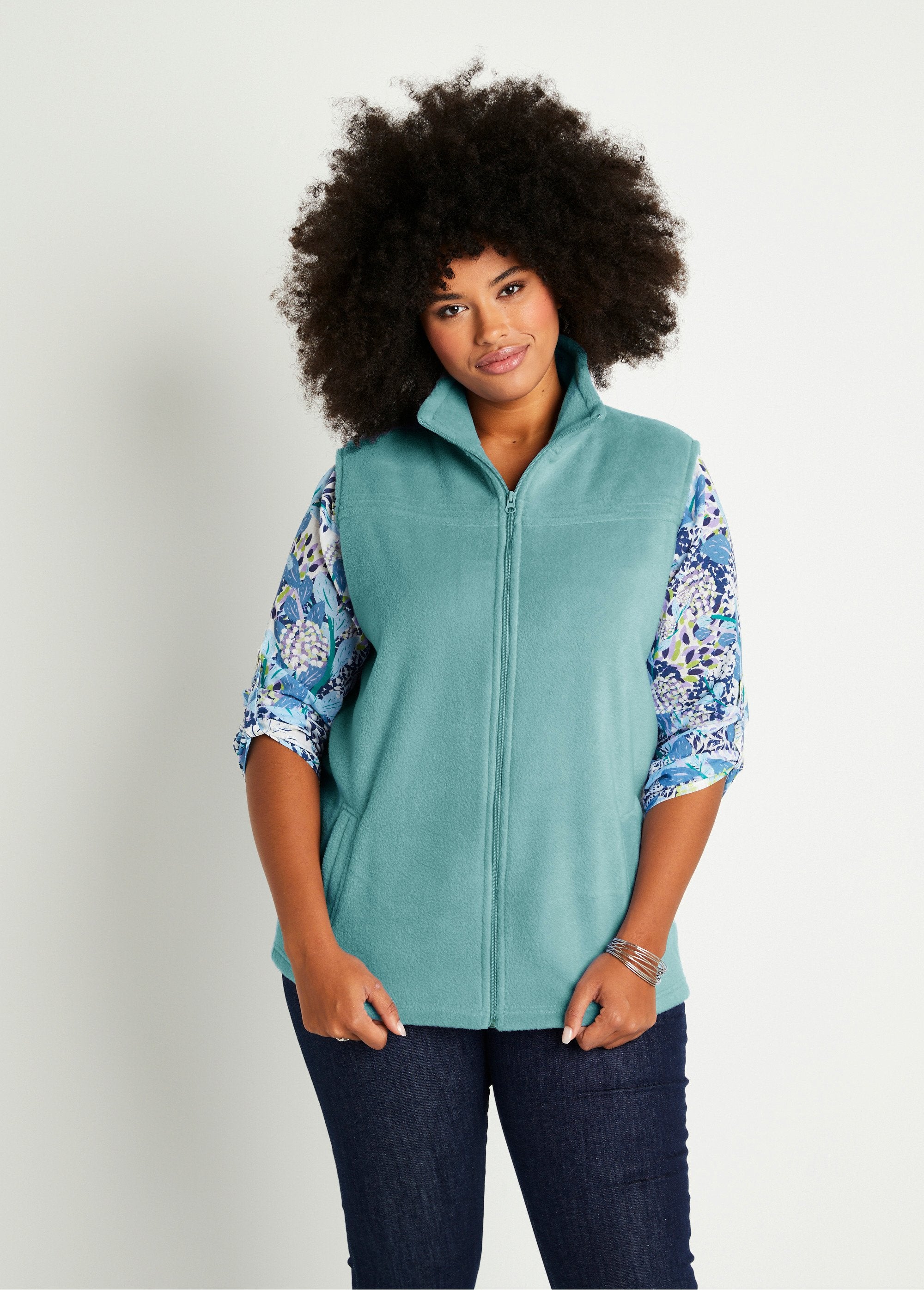 Zipped_sleeveless_fleece_jacket_Mint_green_FA1_curvy