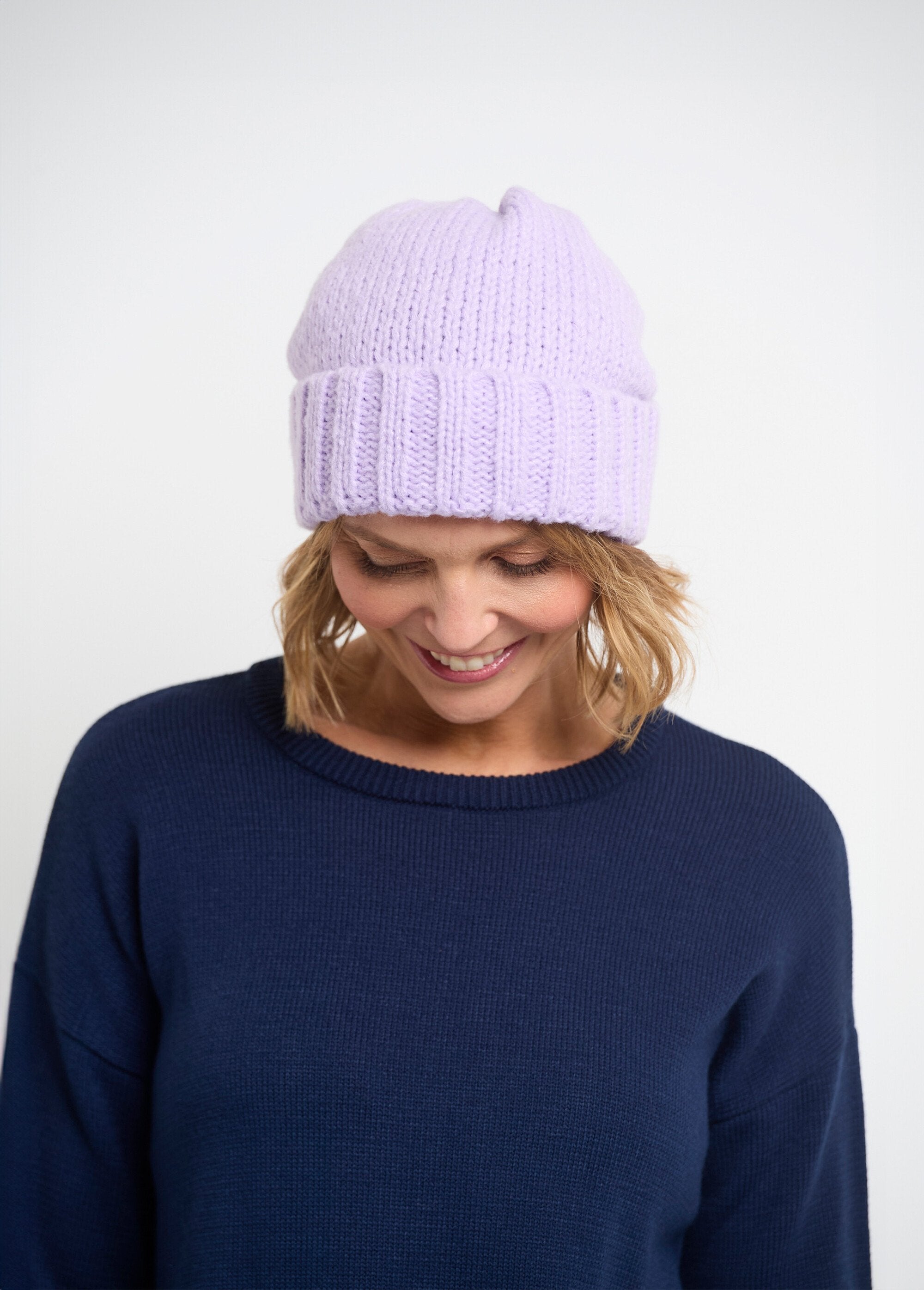 Thick_knit_hat_with_cuff_Mauve_DE1_slim