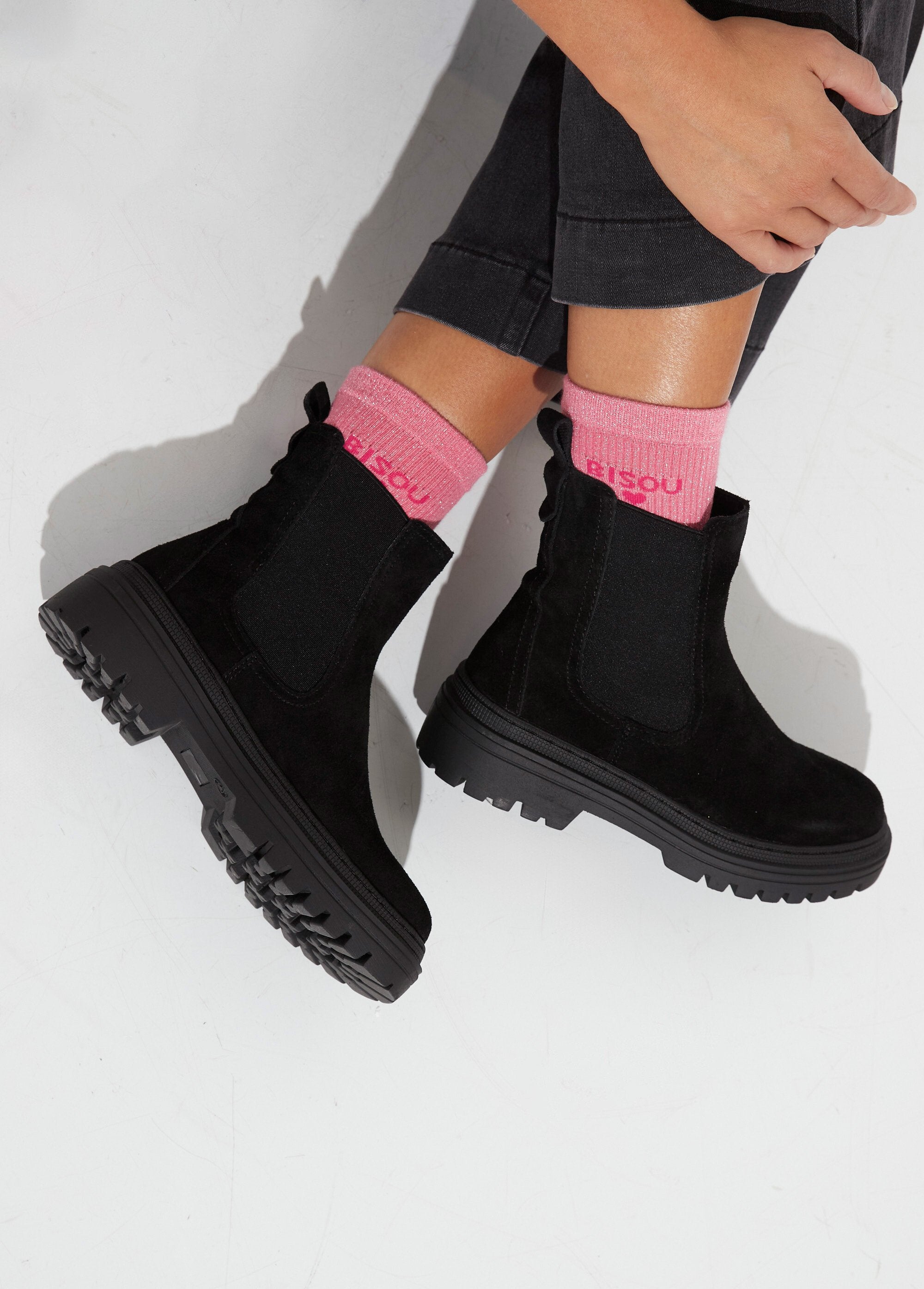 Wedge_and_high-top_Chelsea_boots_Black_SF1_slim