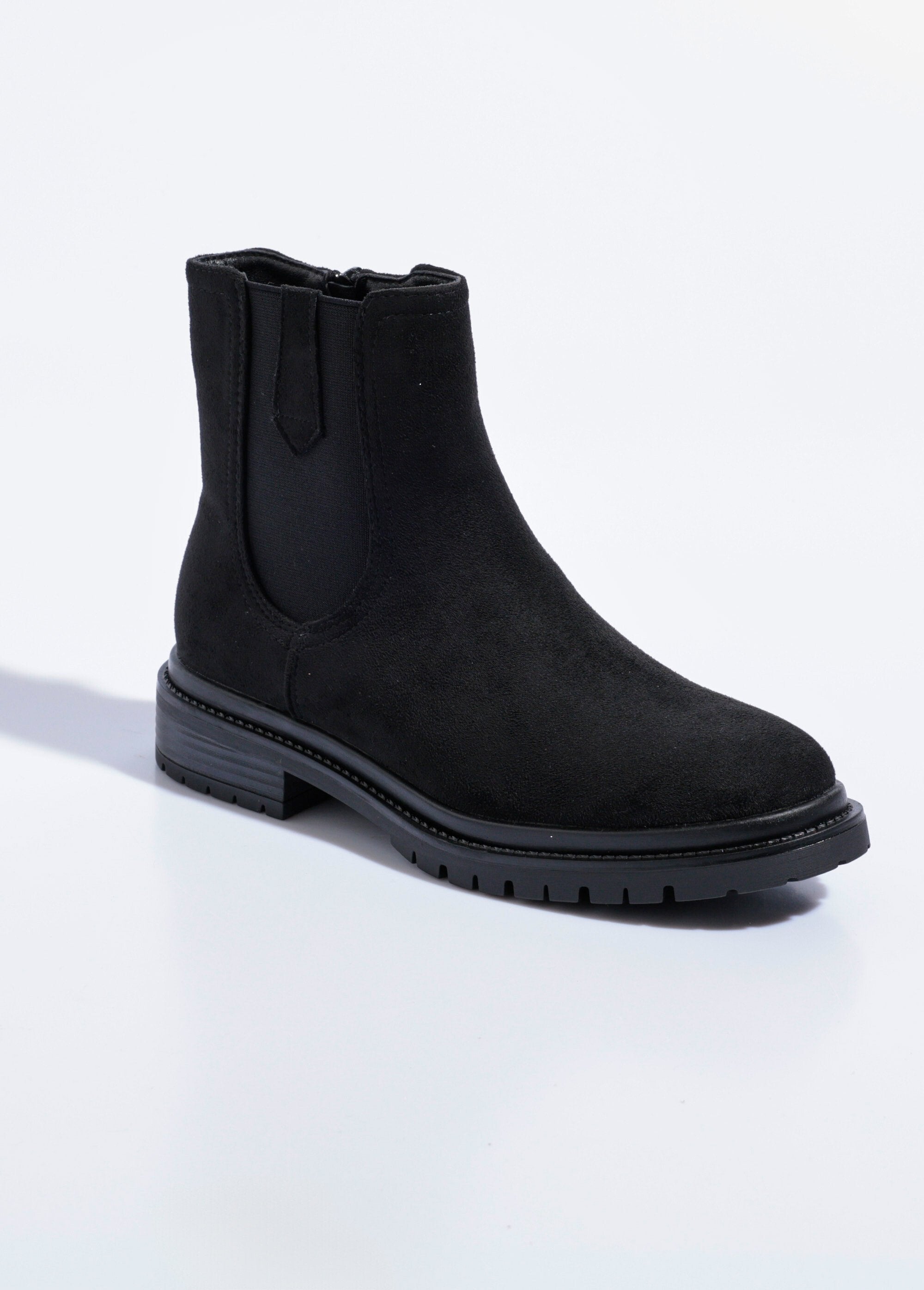 Chelsea_boots_with_notched_sole_Black_FA1_slim