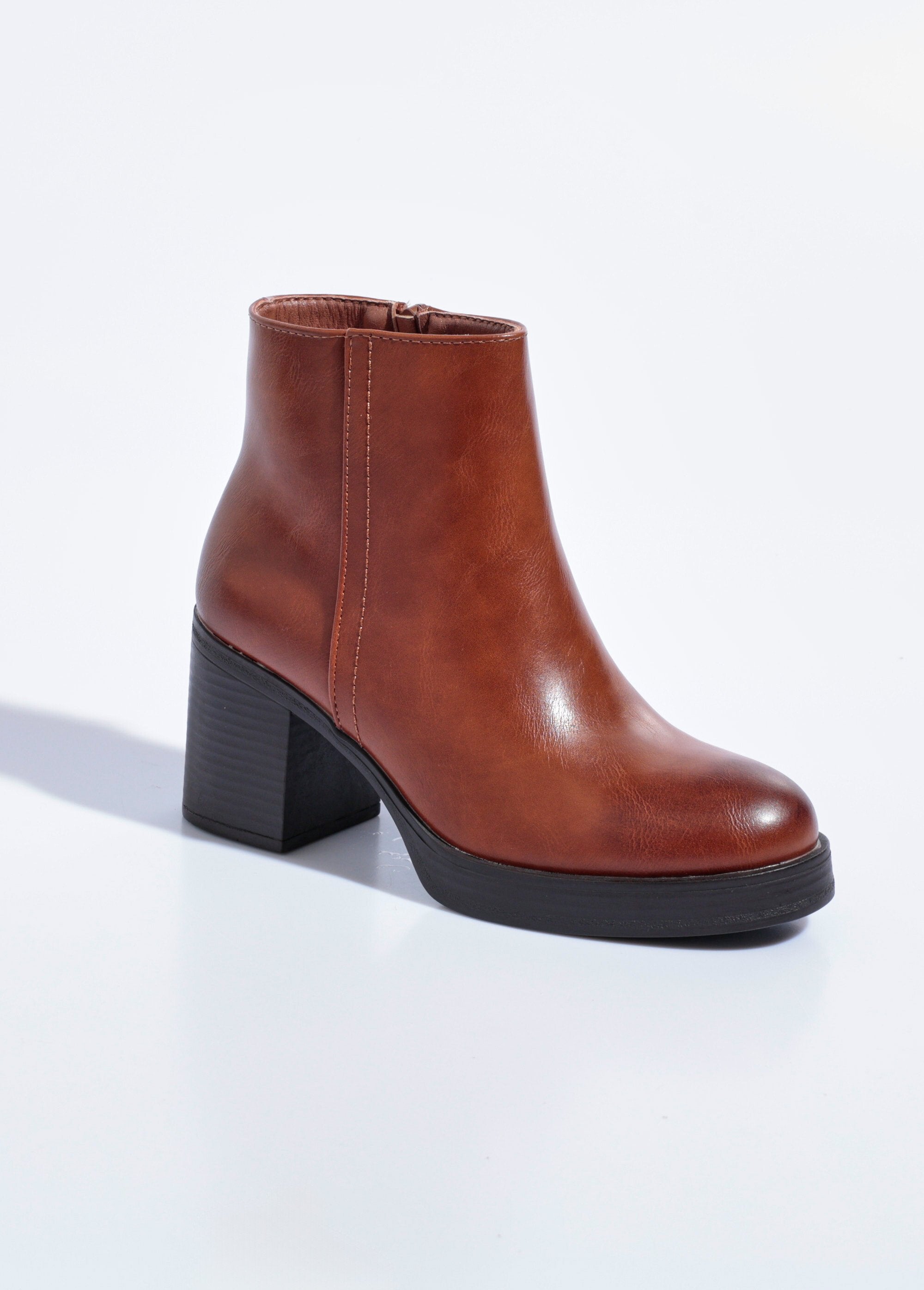 Boots_with_round-toe_heel_and_thick_sole_camel_FA1_slim