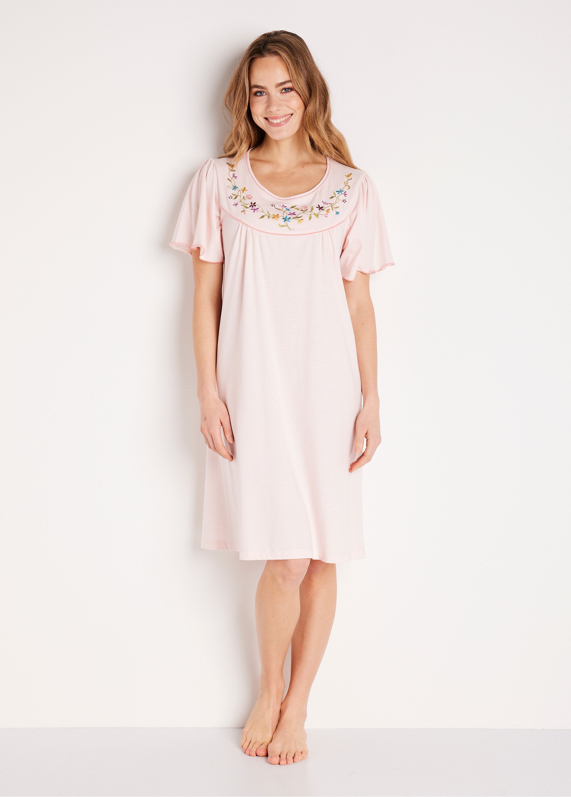 Loose_embroidered_nightgown_Light_pink_SF1_slim