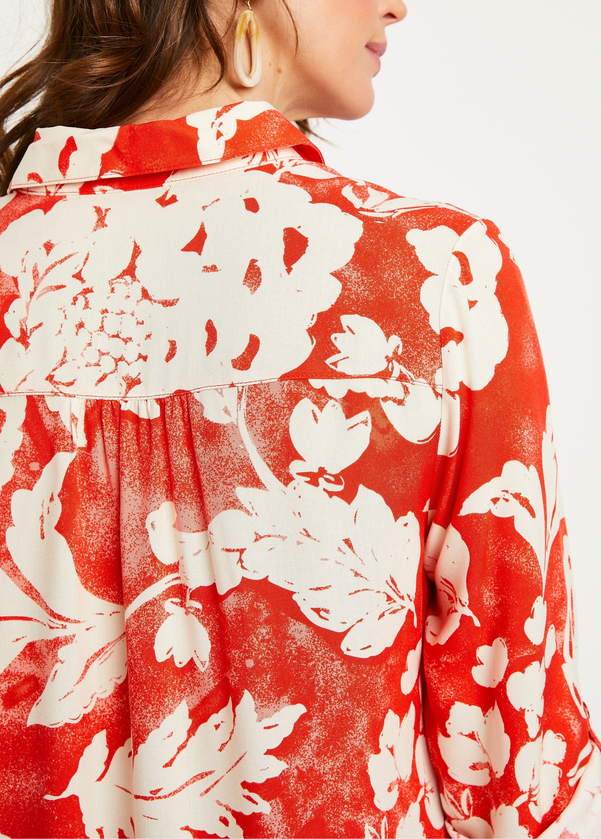 Loose_long_floral_blouse_Red_and_white_DE3_slim