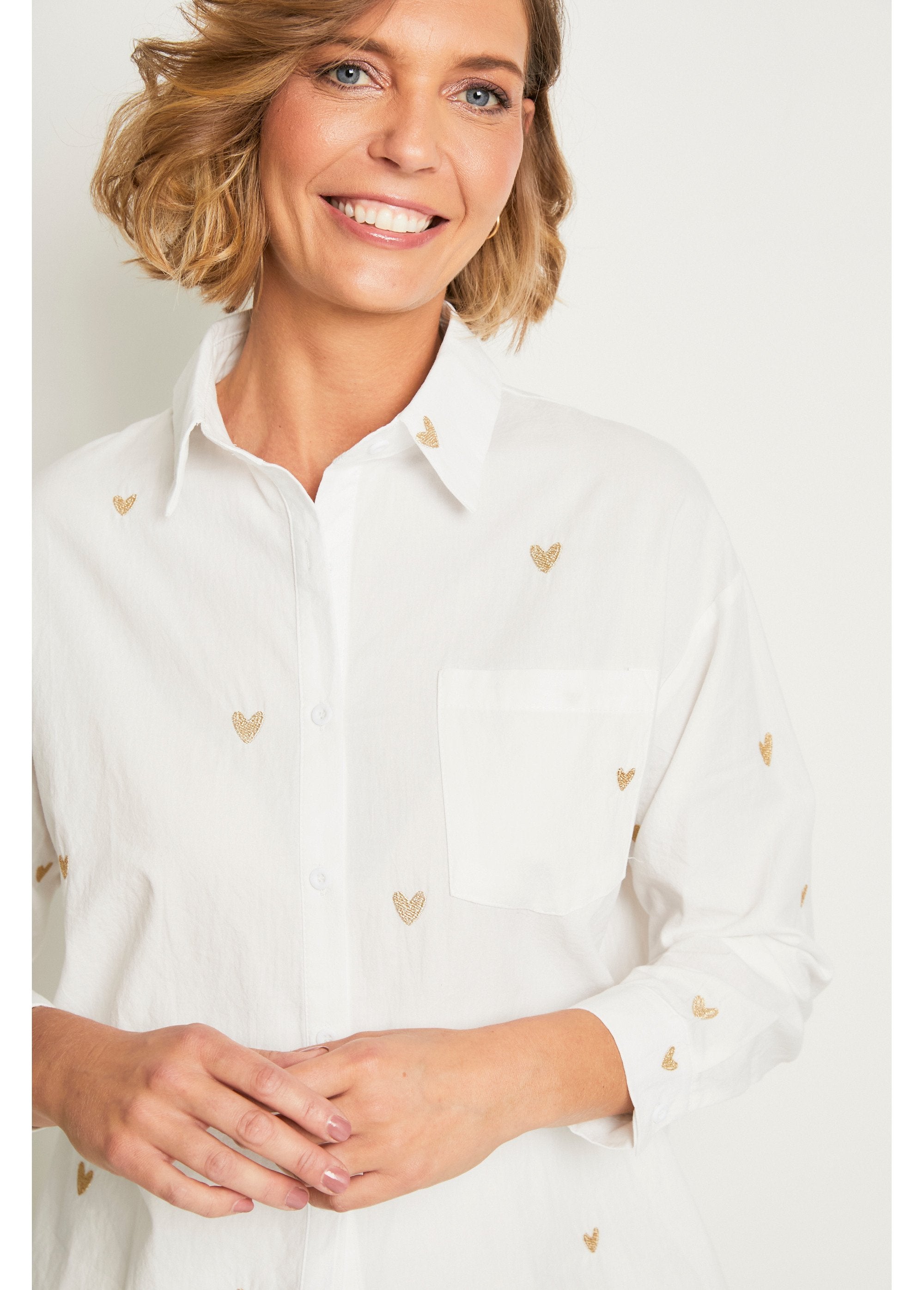 Blouse_with_gold_curs_embroidery_White_DE1_slim