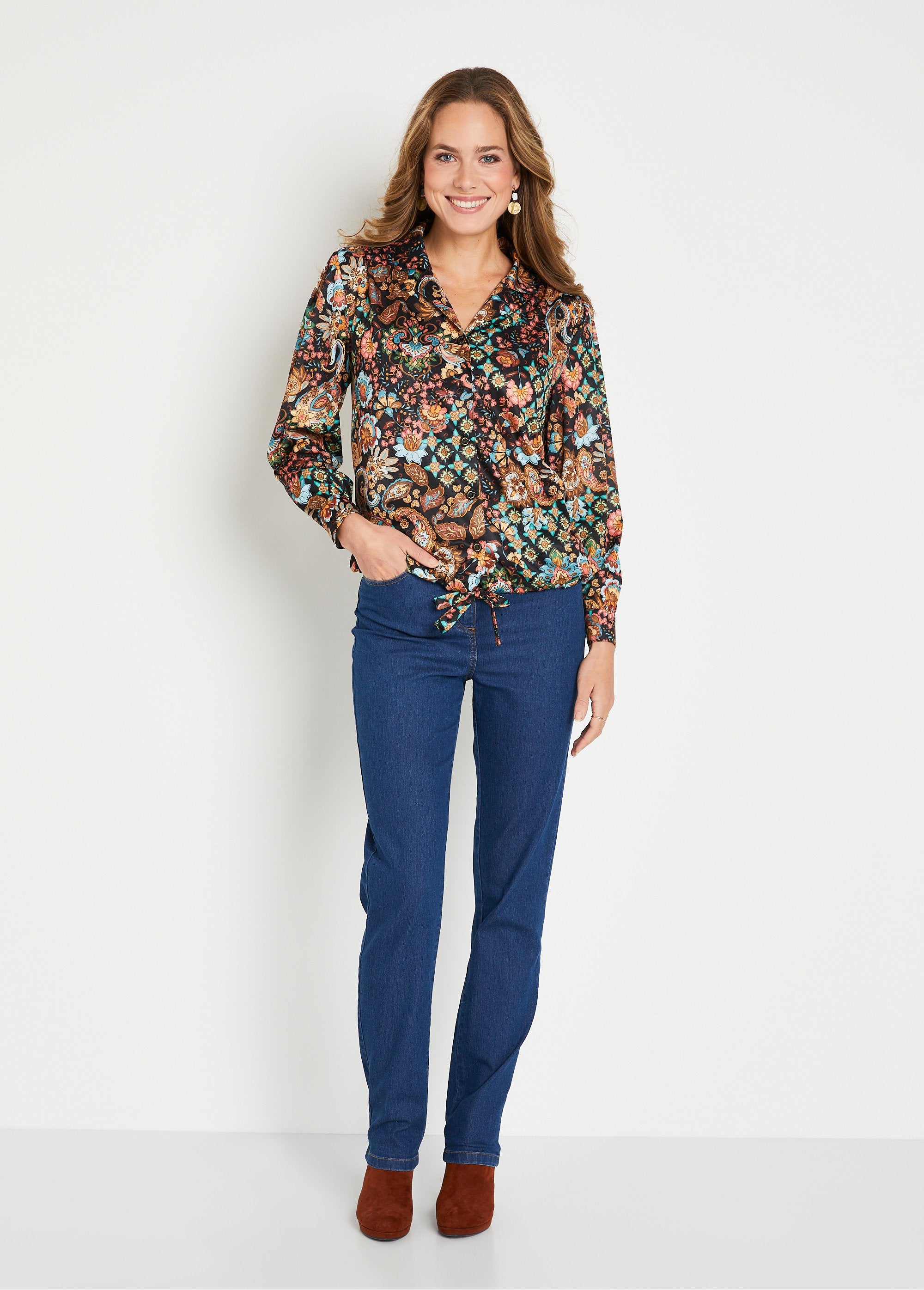 Short_blouson_blouse_with_printed_tailoring_collar_Black_and_brown_SF1_slim