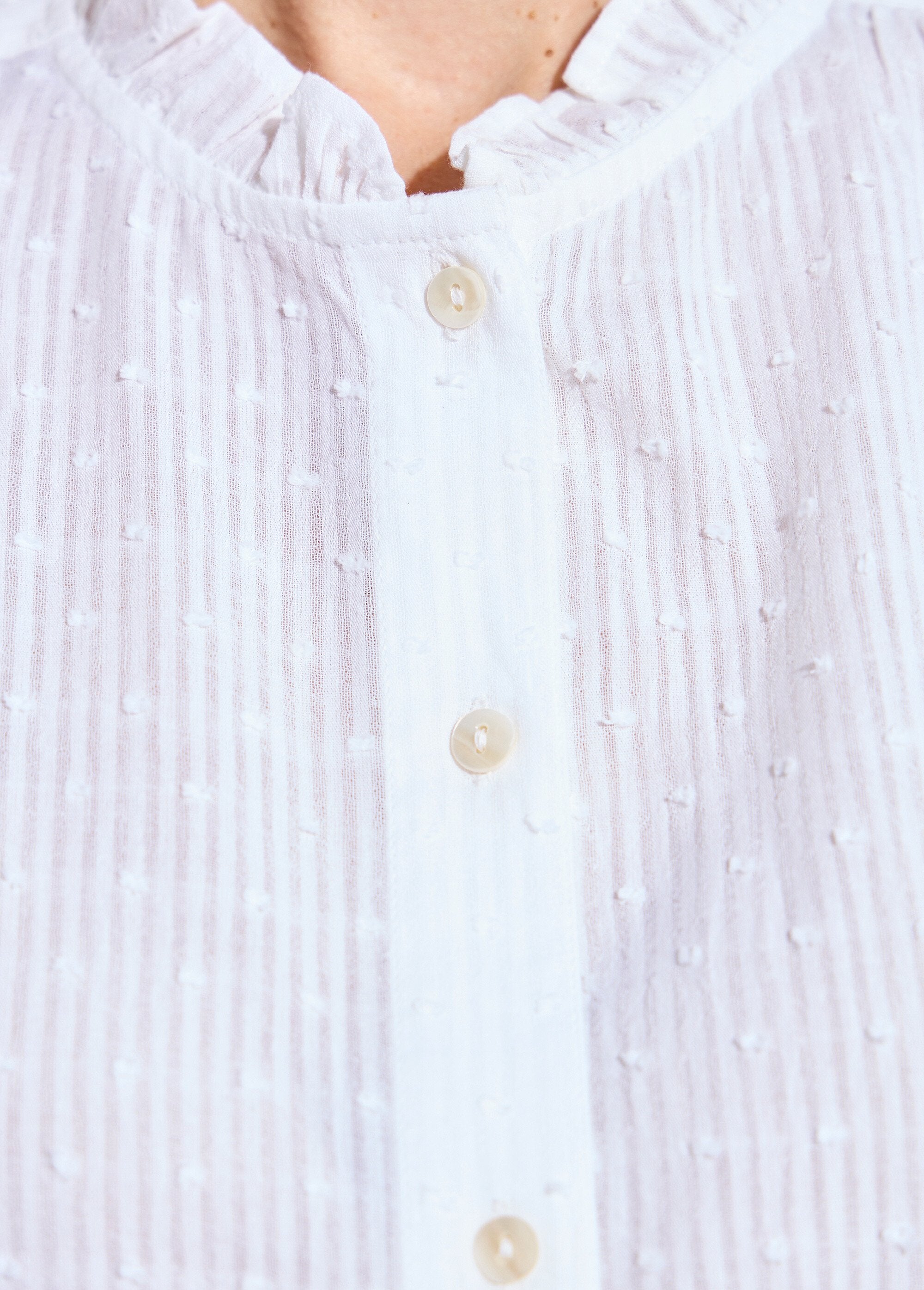 Striped_plumetis_cotton_blouse_with_ruffled_collar_White_DE1_slim