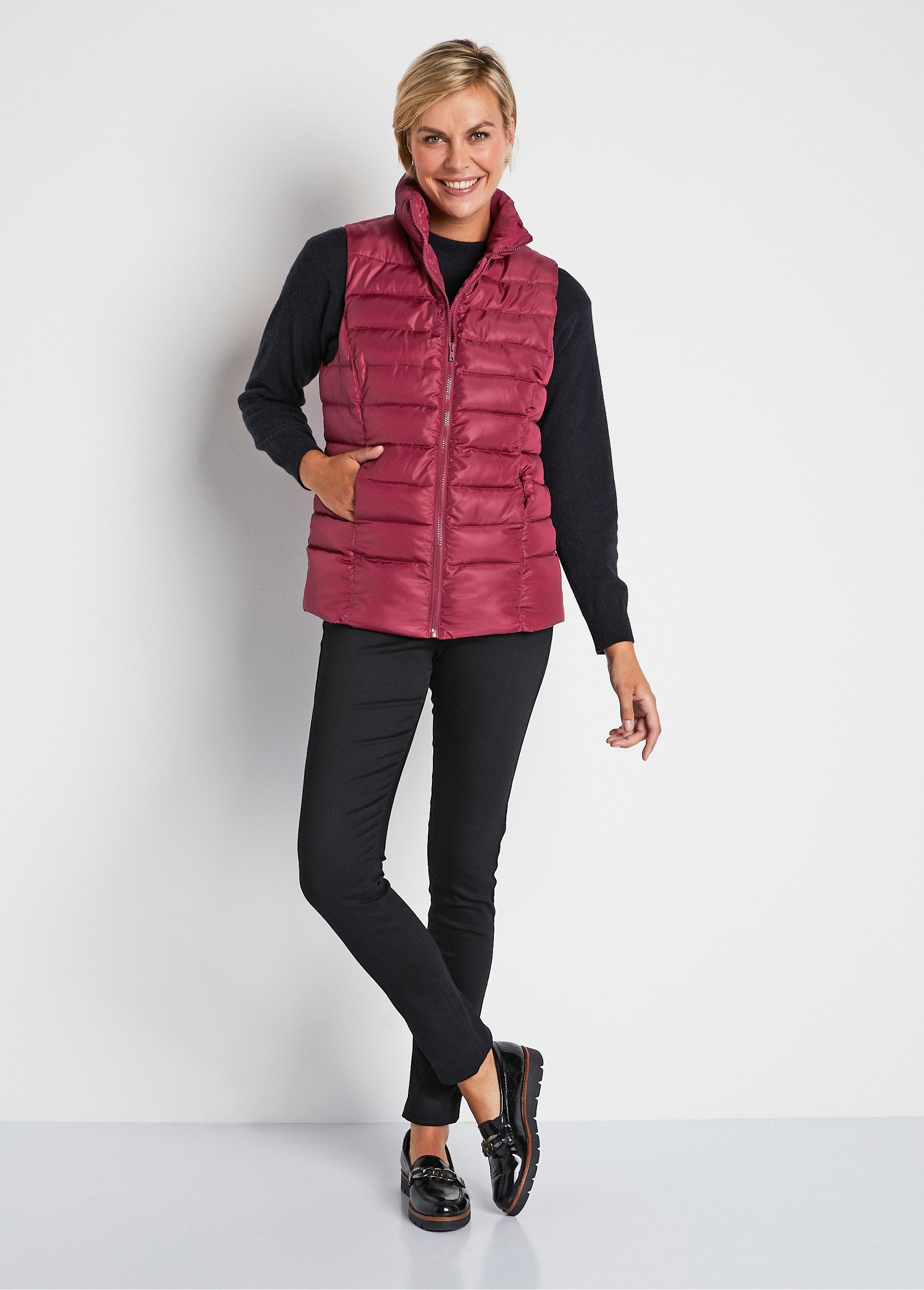 Short_sleeveless_zipped_down_jacket_Plum_SF1_slim