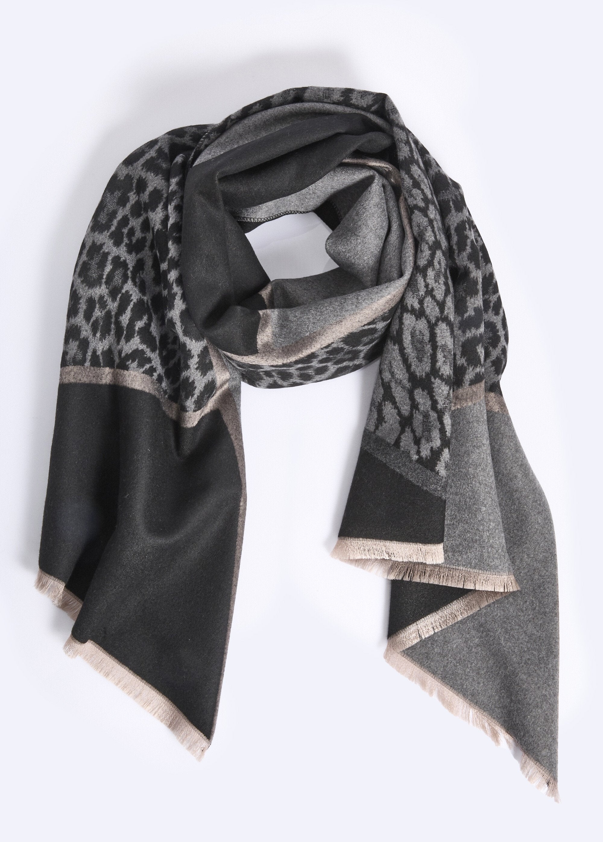 Thin_leopard-themed_scarf_with_small_fringes_Black_and_gray_FA1_slim