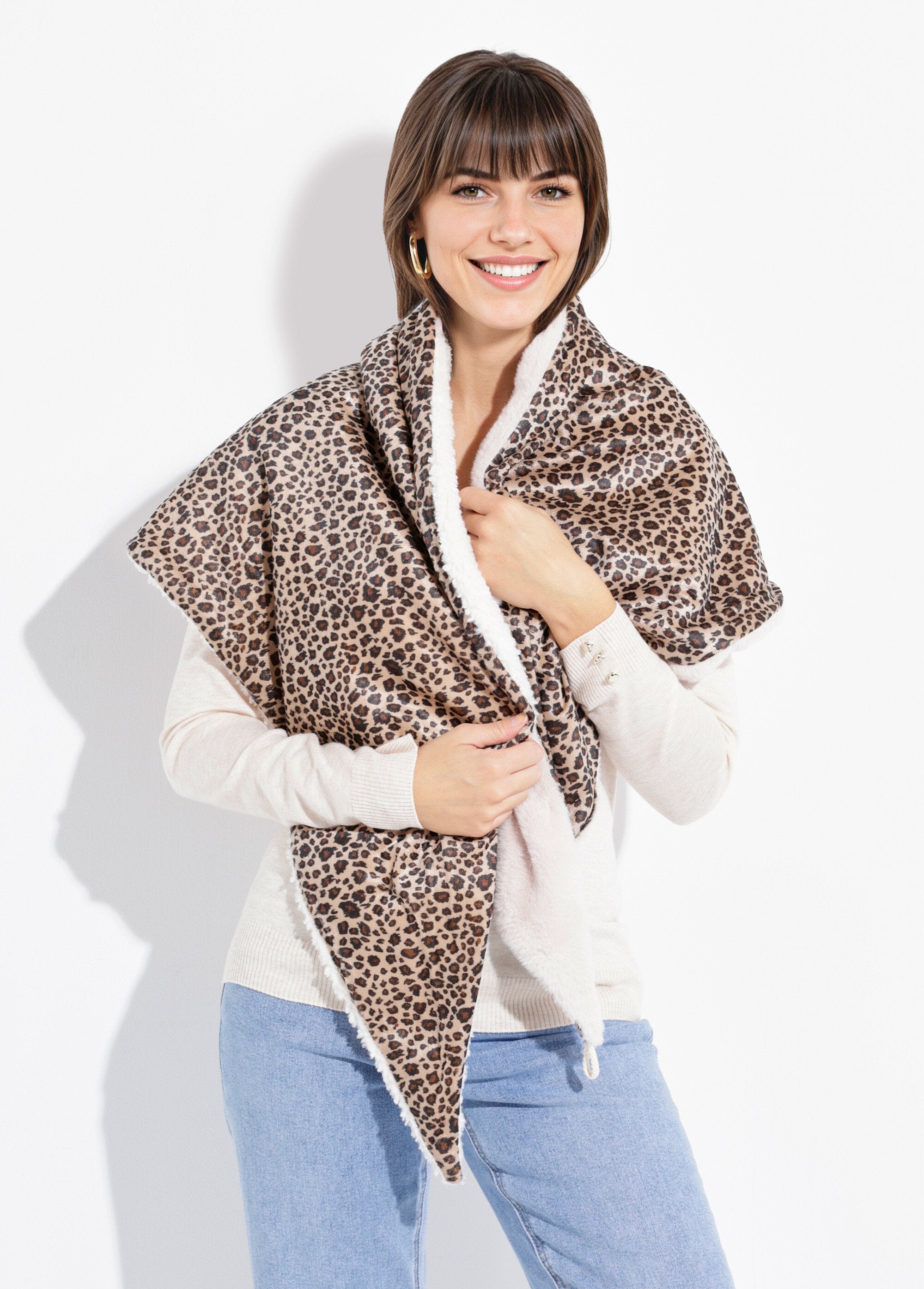 Faux_fur_triangular_scarf_with_tie_Ecru_DE1_slim