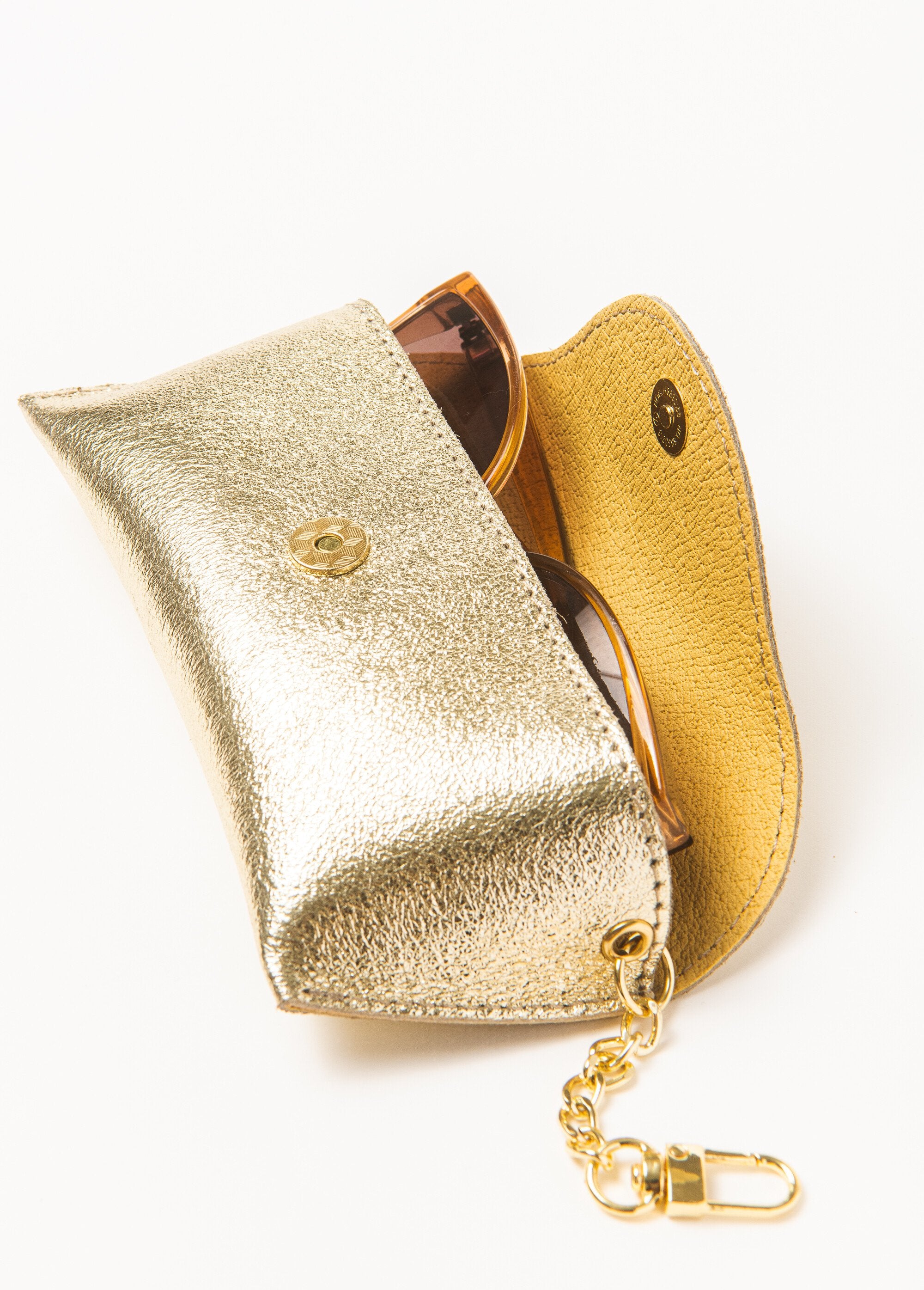 Leather_glasses_case_with_chain_Golden_DE1_slim