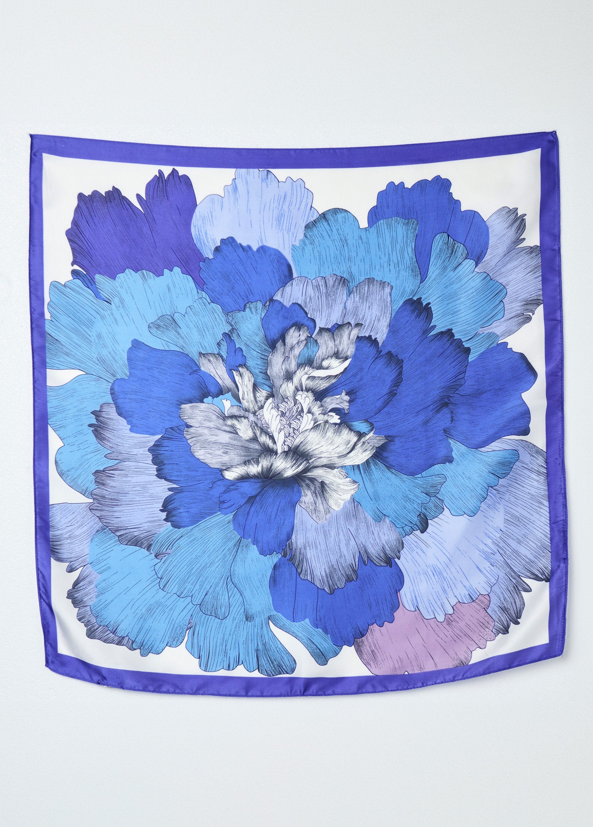 Large_flower_printed_satin_scarf_Blue_DE1_slim