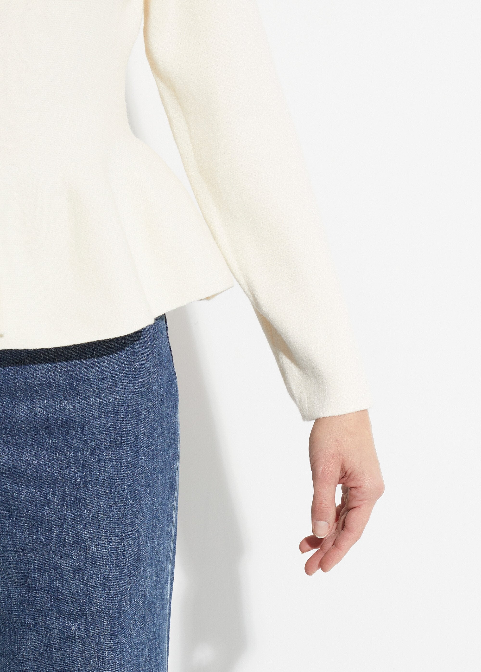 Peplum_vest_with_metallic_buttons_Ecru_DE2_slim