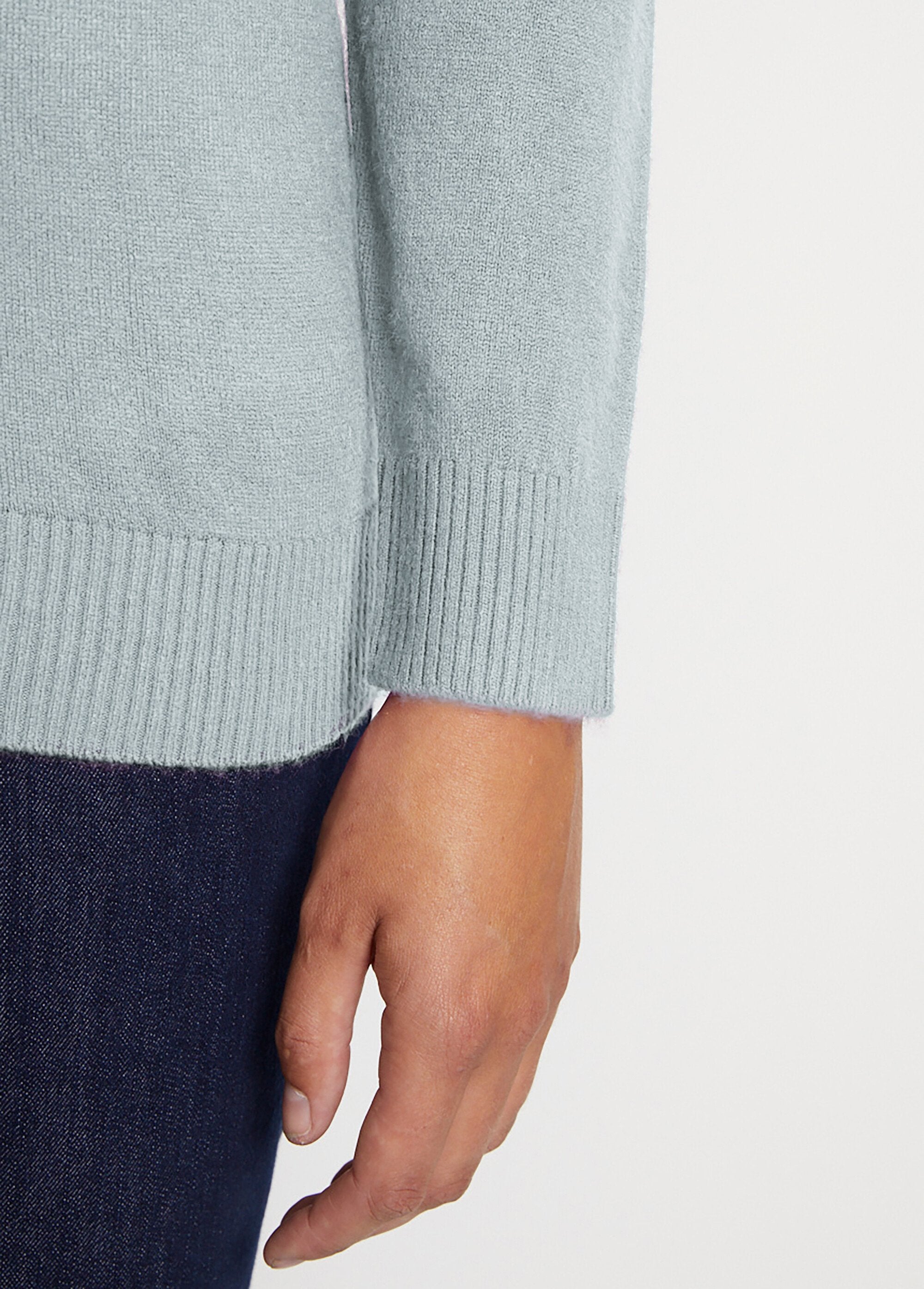 Mid-length_soft_knit_buttoned_cardigan_Sky_DE1_slim