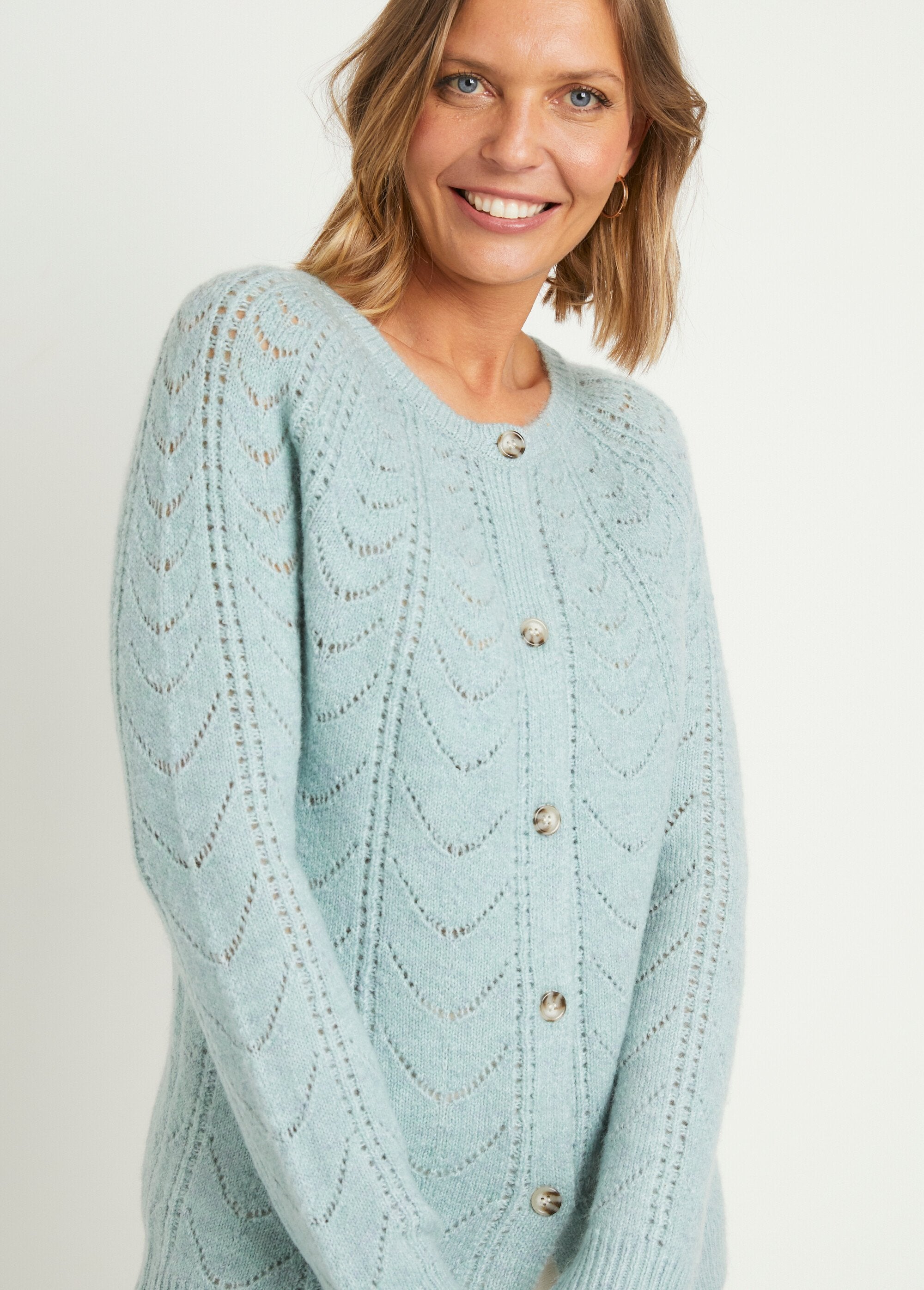 Round-neck_buttoned_cardigan_with_openwork_detailing_Aqua_DE1_slim