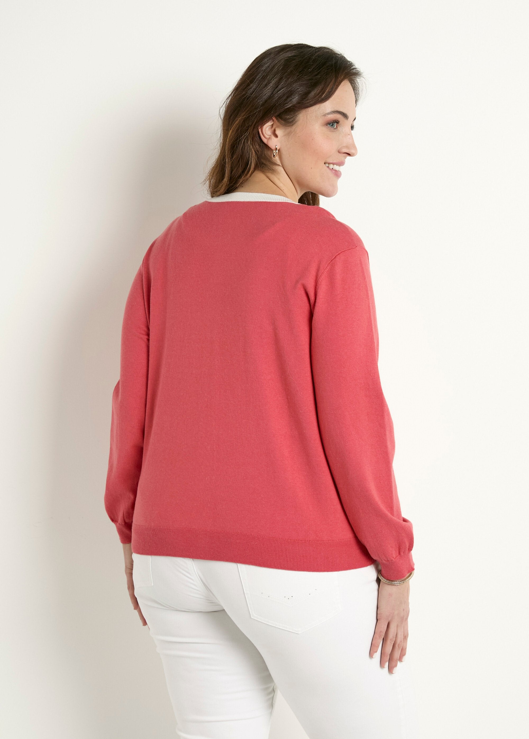 Soft_round_neck_buttoned_cardigan_vest_Poppy_DO1_curvy