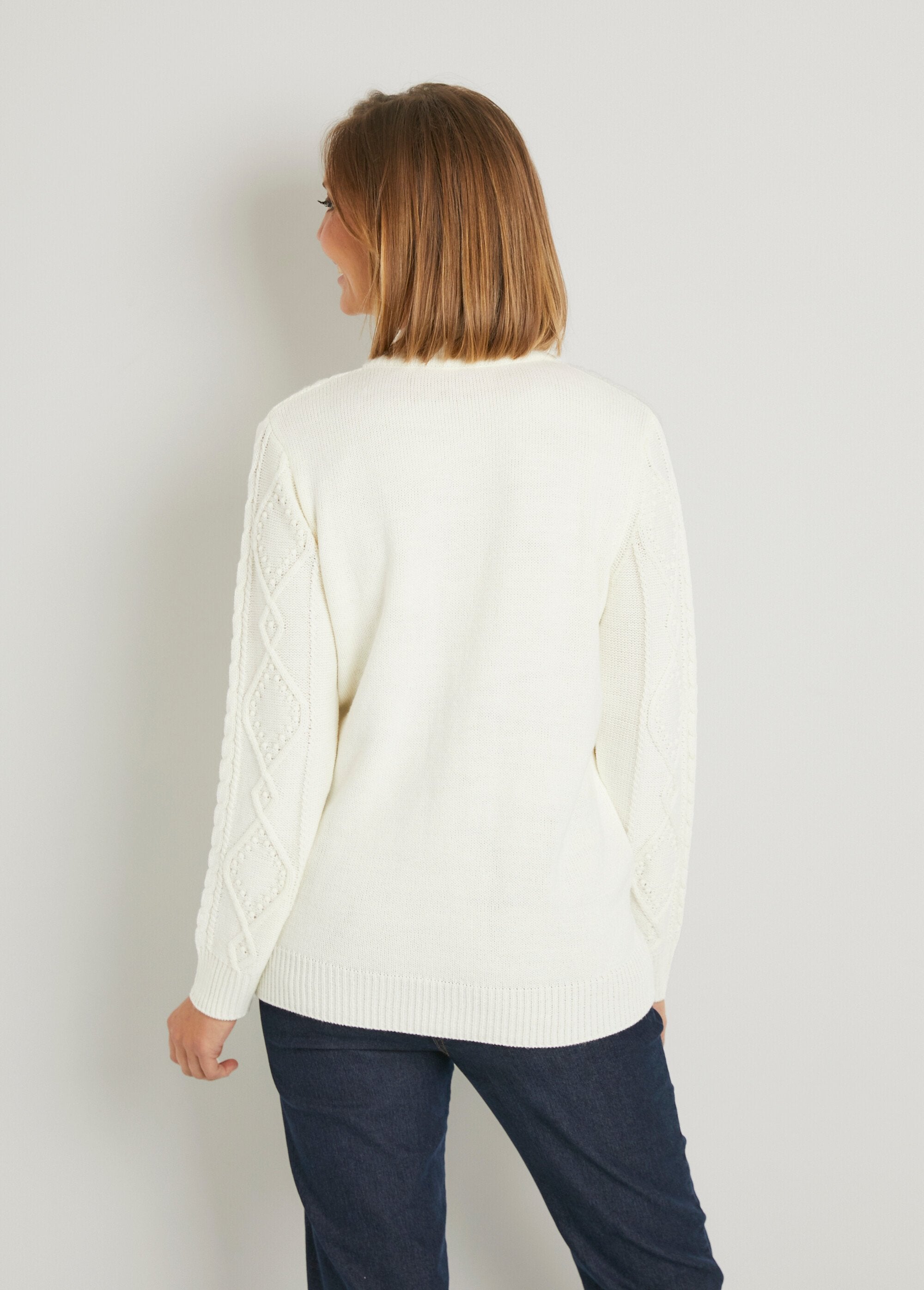 Warm_zipped_cardigan_with_cable_high_collar_Ecru_DO1_slim