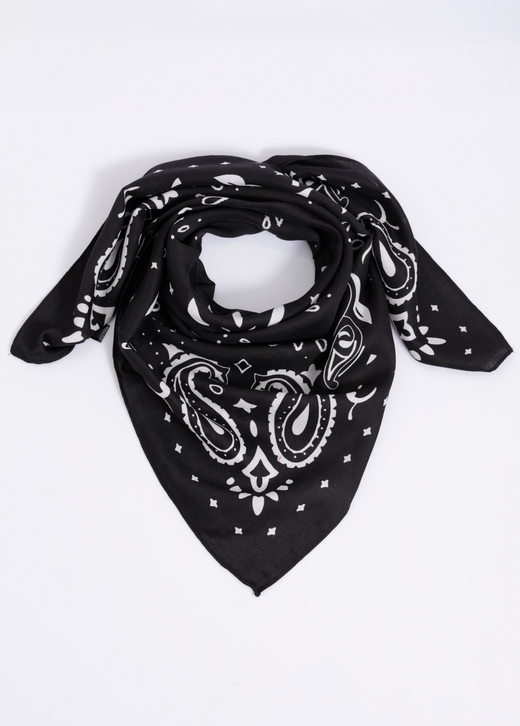 Large_square_bandana-patterned_scarf_Black_FA1_slim